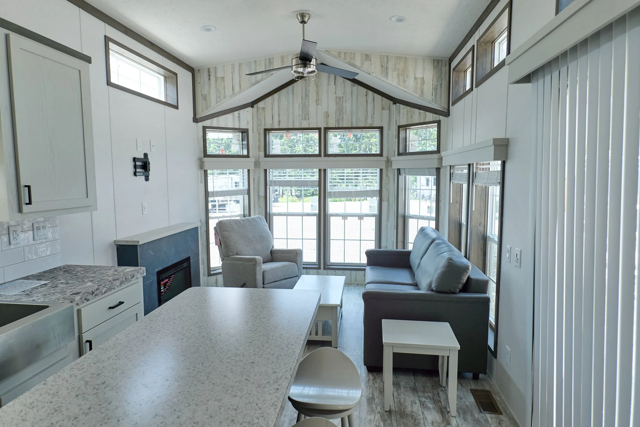 2026 Fairmont Country Manor 148038.jpg