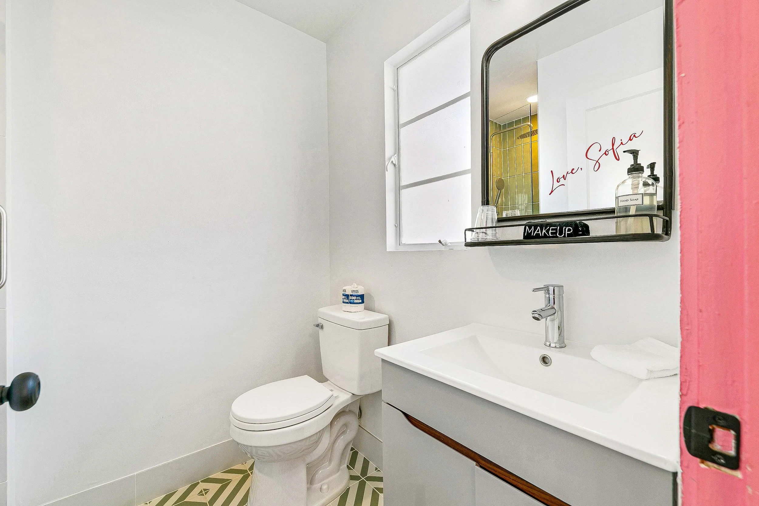 Queen Room 3.jpg