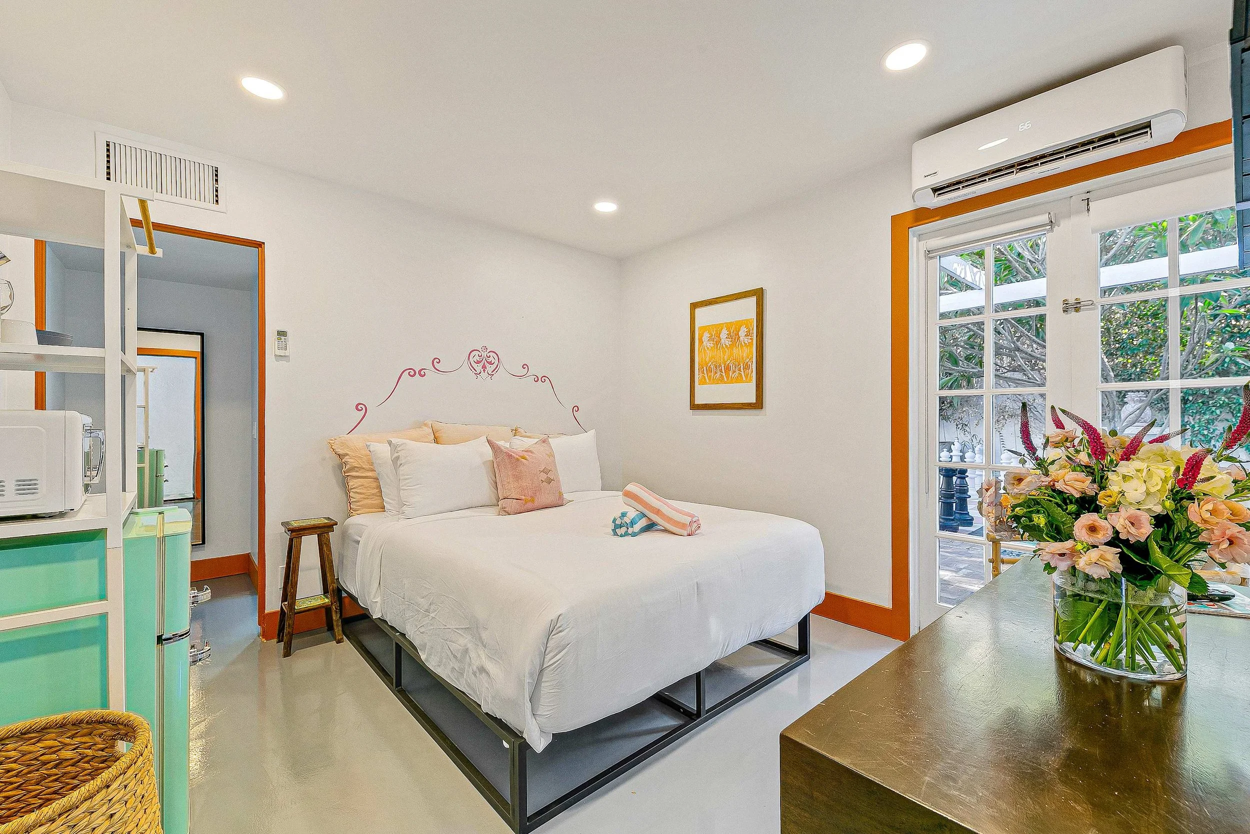 Queen Room 2.jpg