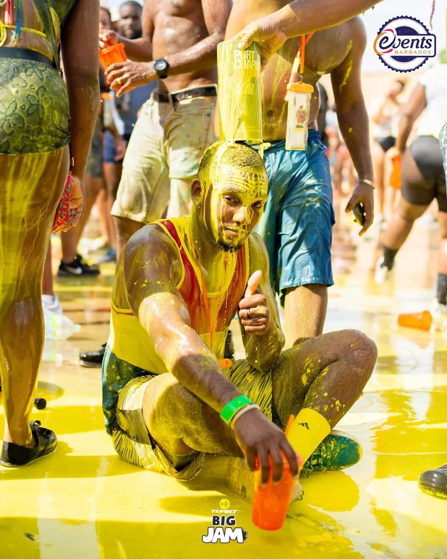 I came clean&hellip;.. I left looking like this!🎨😅

🎨Paint, Powder 
💦- waterrrrr
🕑- 3am - 9am
🥃- Drinks Inclusive
📍- TBA

Lock in and grab your tickets now: www.vibeweeknd.com or you can purchase tickets from any of the committee members liste