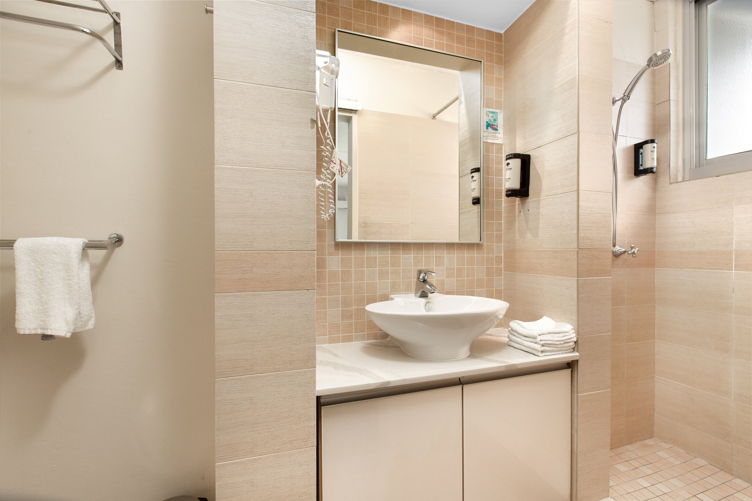 Room 37 - Generic Bathroom for older rooms.jpg