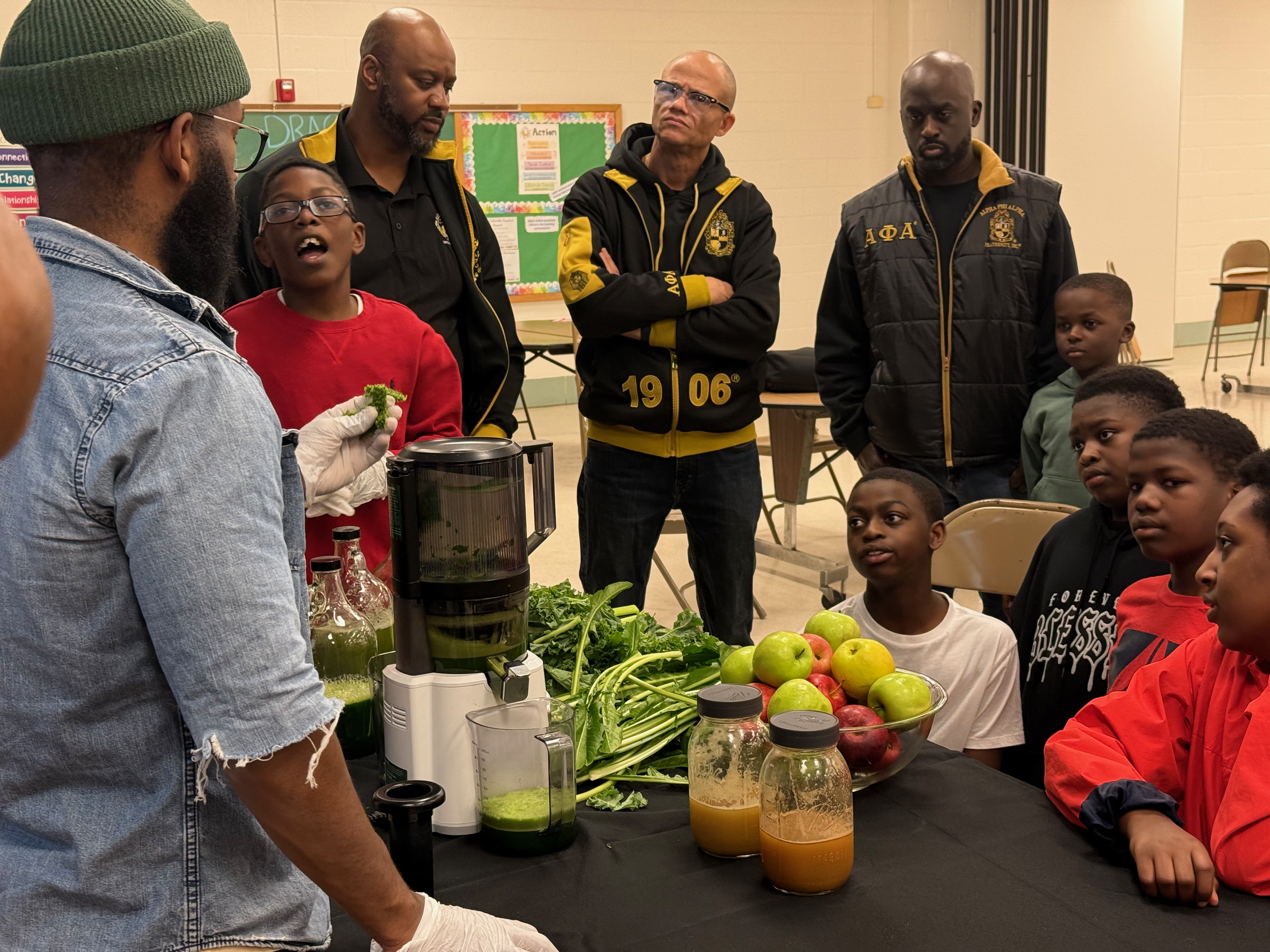 1LifeisGiven does juicing demo for boys group in enBloom Wellness series.