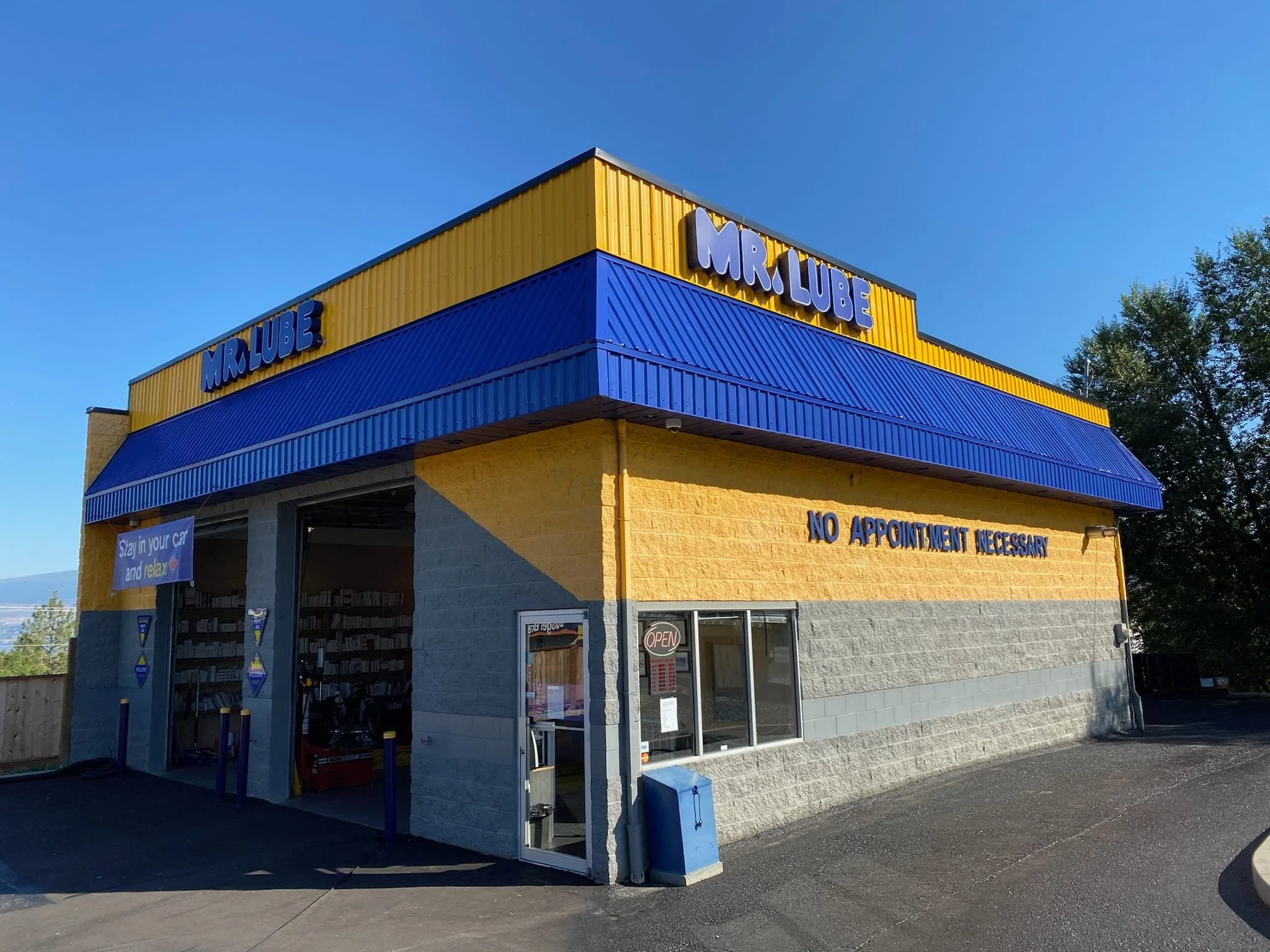 Commercial Painting MrLube building in west kelowna