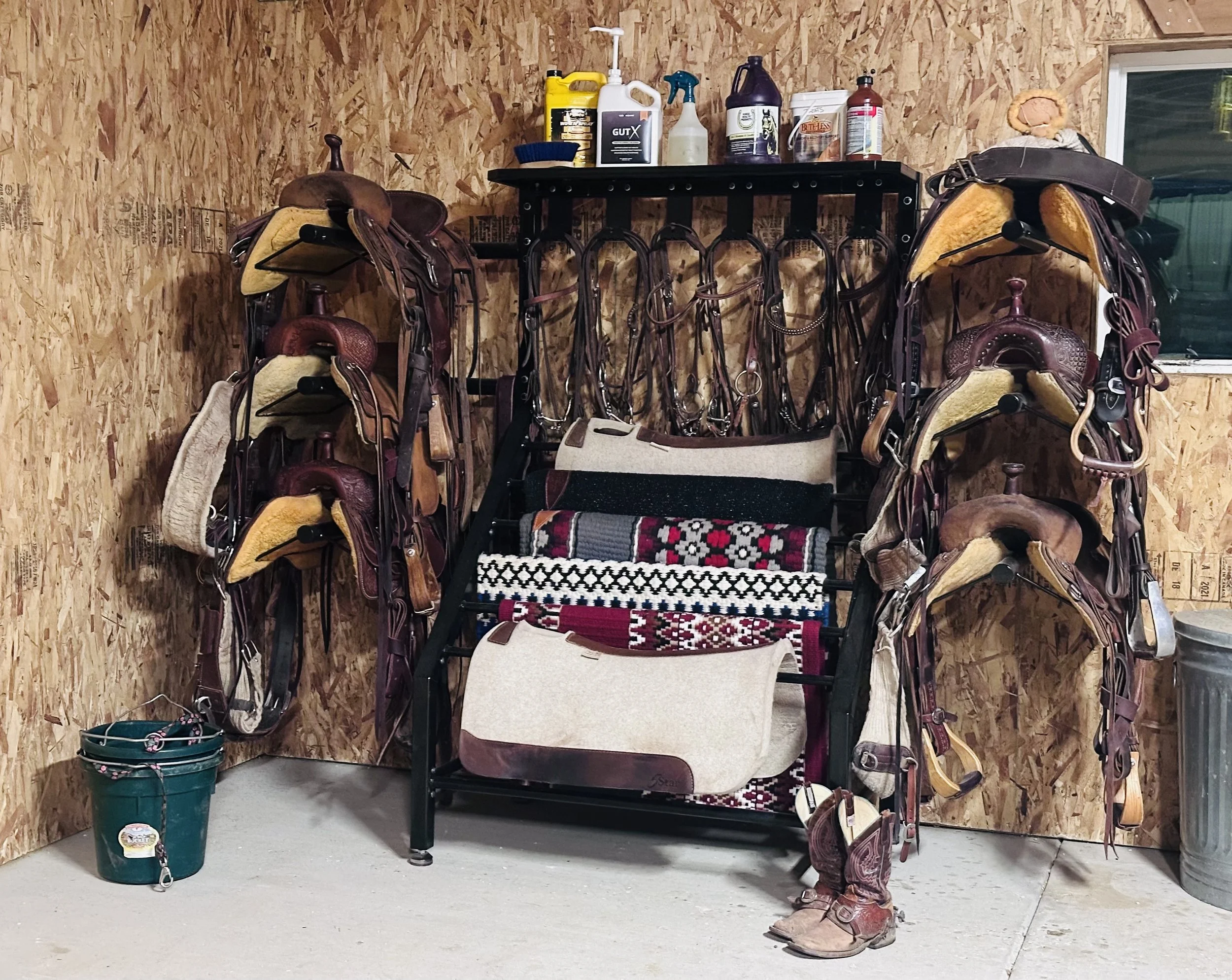 PCD FAB 6-Saddle Deluxe Tack Rack