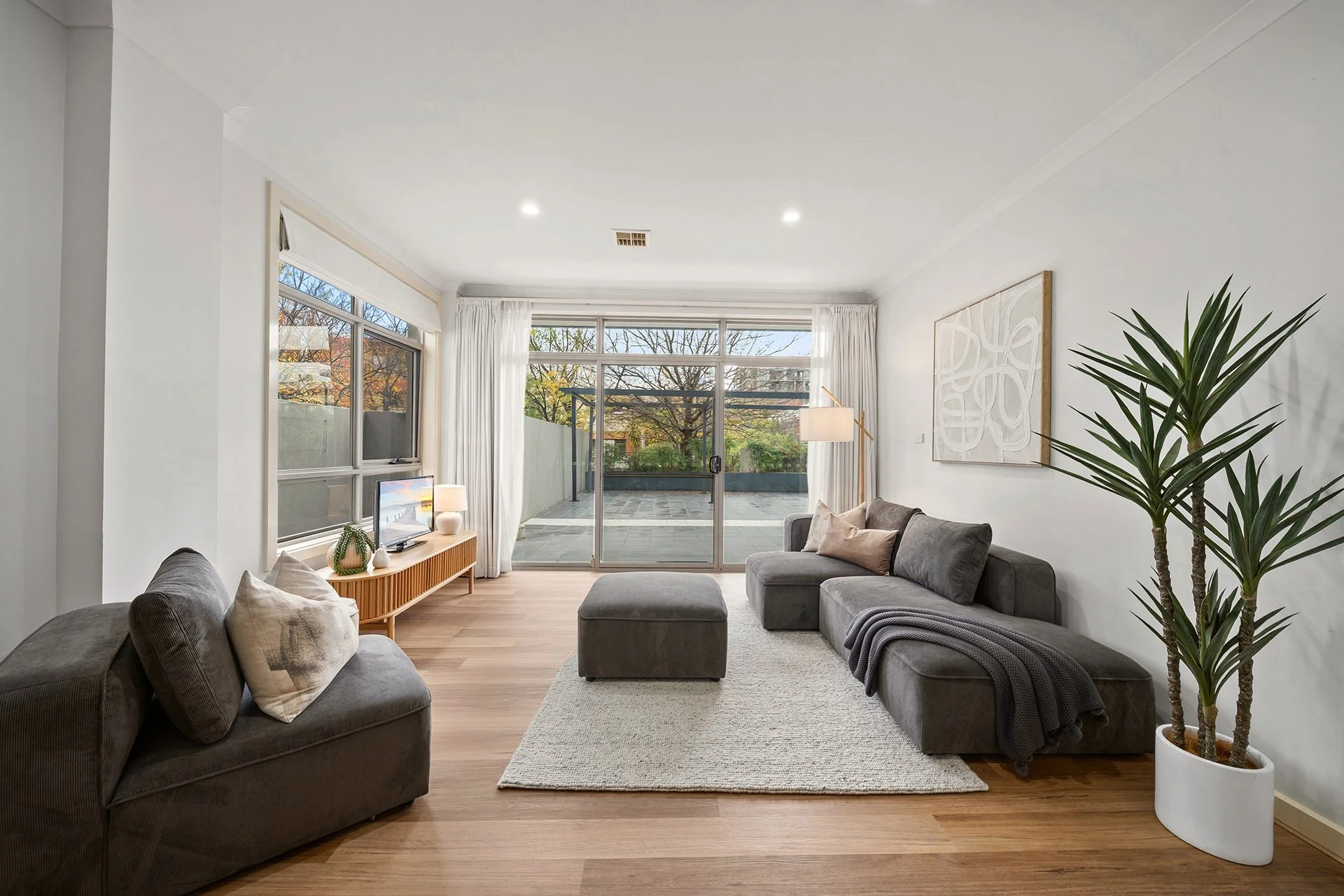 8/6 MacLeay Street
