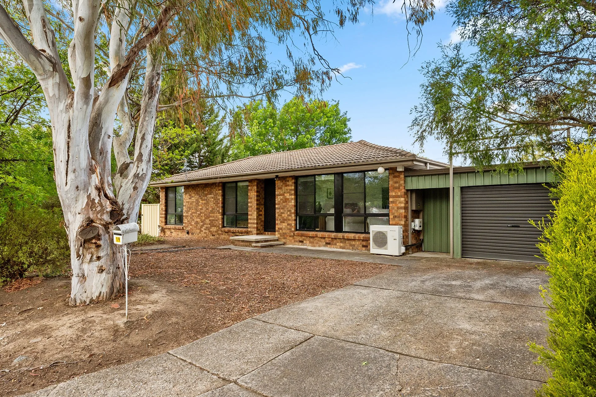 SOLD | 19 Fullerton Crescent