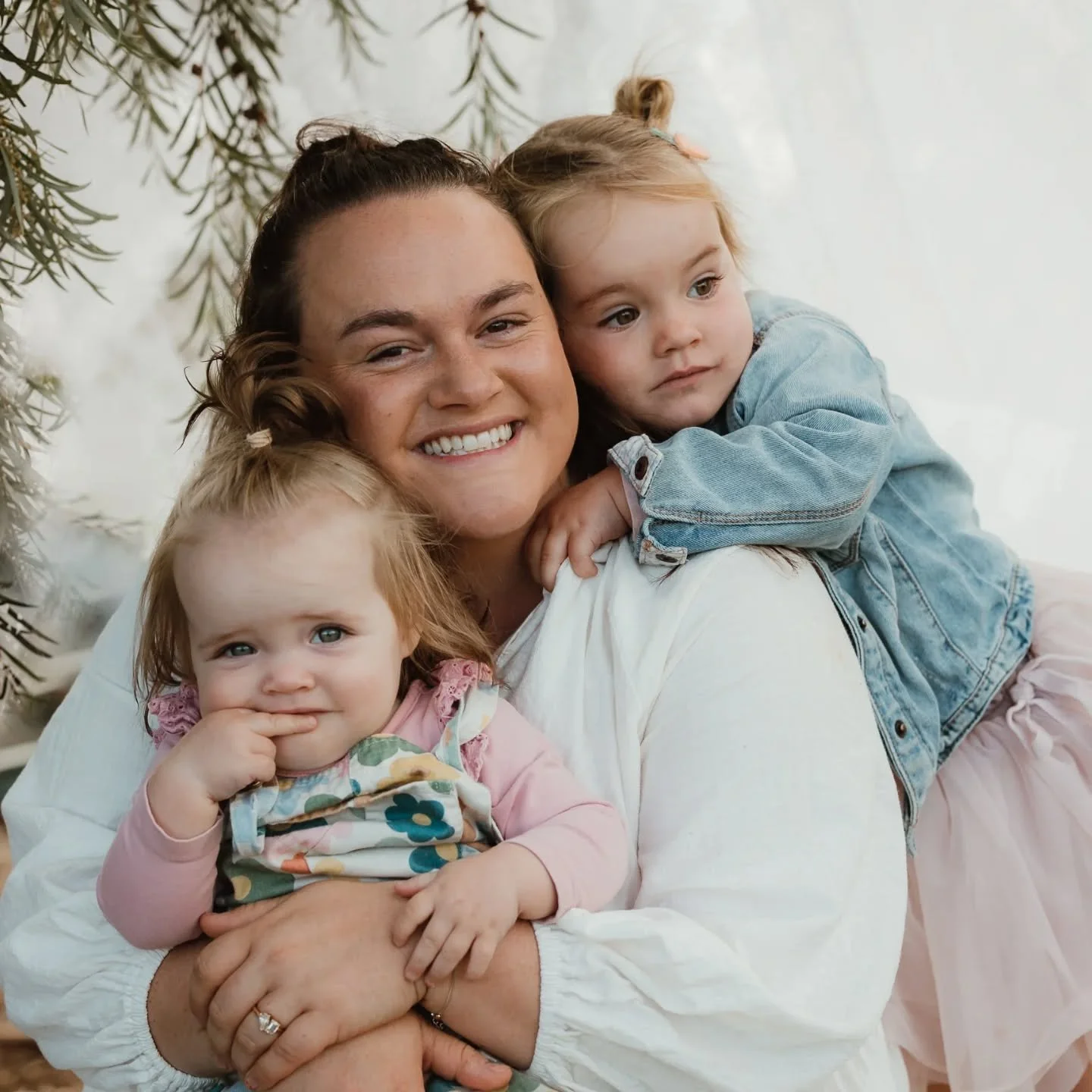 ✨️ Motherhood Mini's Wudinna 🌸

Gah, my cheeks are still sore from smiling my way through 500+ photos from this session with 12 beautiful mummy's and their babies.

Culling photos was HARD.

Enjoy beautiful Mummas, you all deserved something special