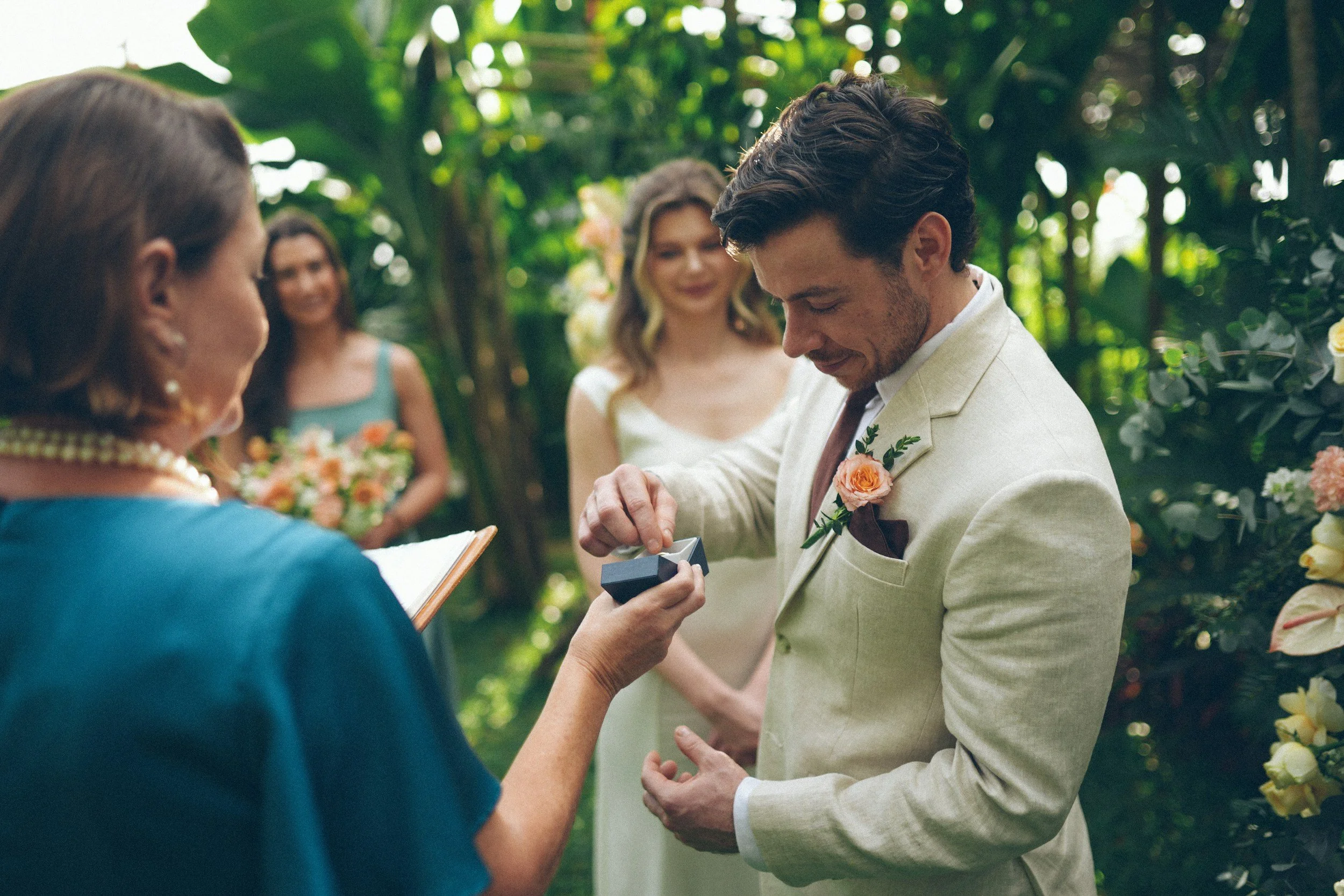 Can a Friend Officiate My Wedding in Alberta? Yes! Here's How ↓