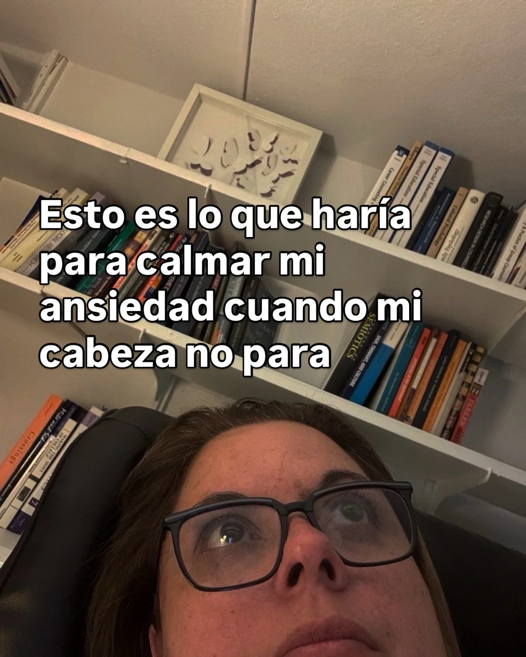 Tu mente no est&aacute; fallando.
Est&aacute; intentando protegerte.

Pero cuando todo se acelera,
no necesitas pensar m&aacute;s.
Necesitas bajarle volumen al cuerpo.

Ah&iacute; es donde empieza a cambiar todo. S&iacute;gueme para m&aacute;s ejerci