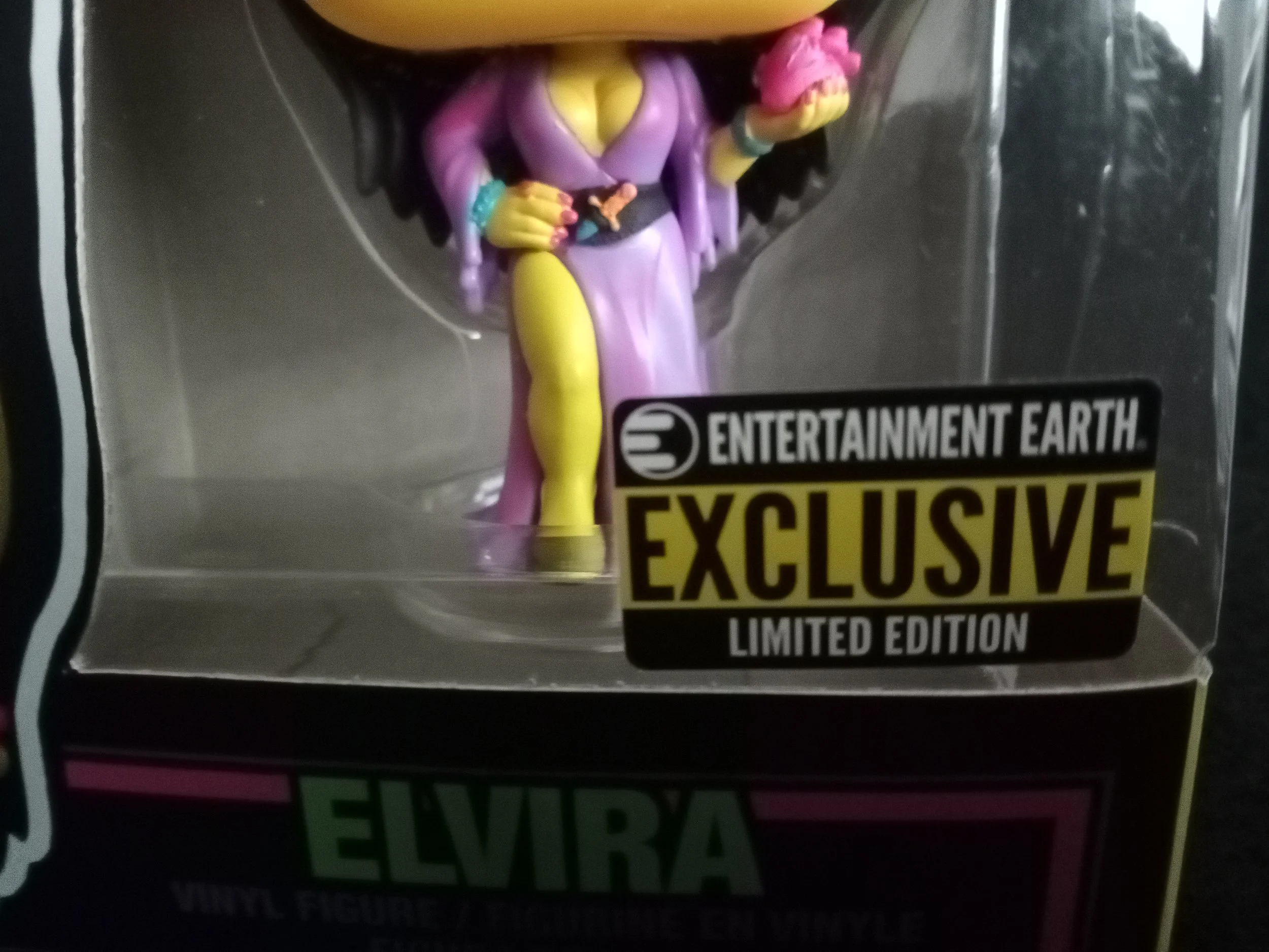 Elvira 68 - Blacklight - 7 - Funko Pop!.jpg