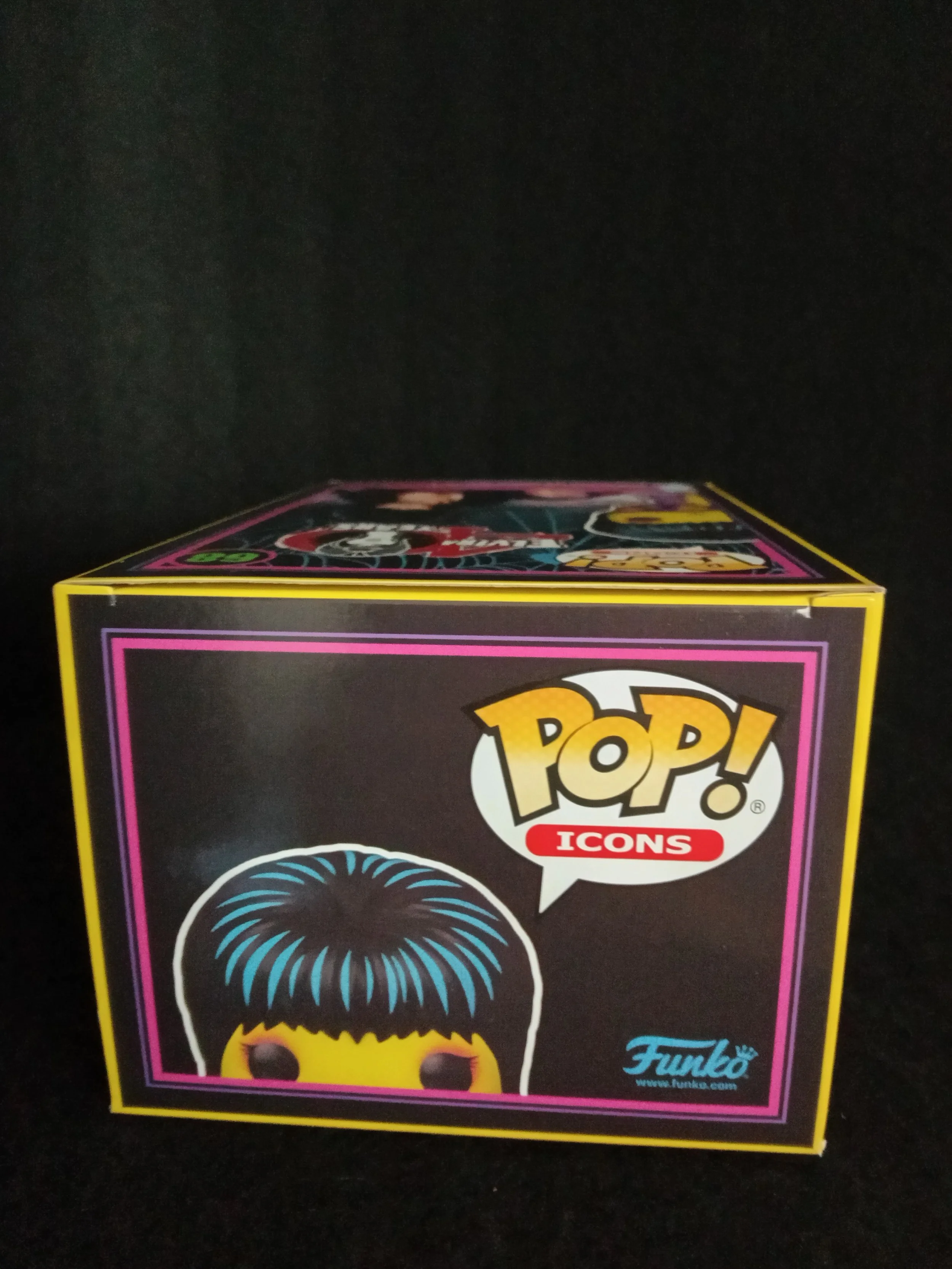 Elvira 68 - Blacklight - 5 - Funko Pop!.jpg