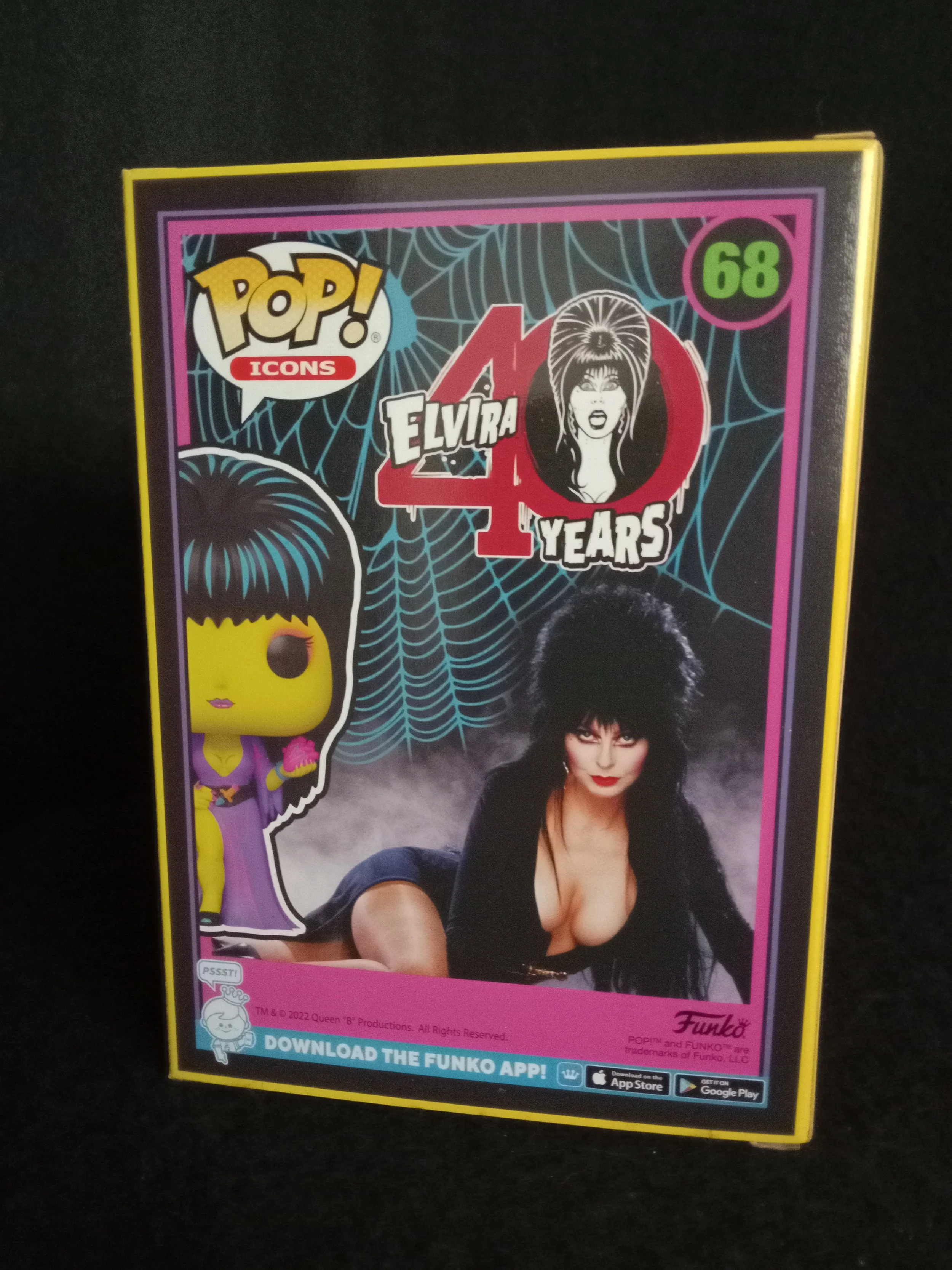 Elvira 68 - Blacklight - 3 - Funko Pop!.jpg