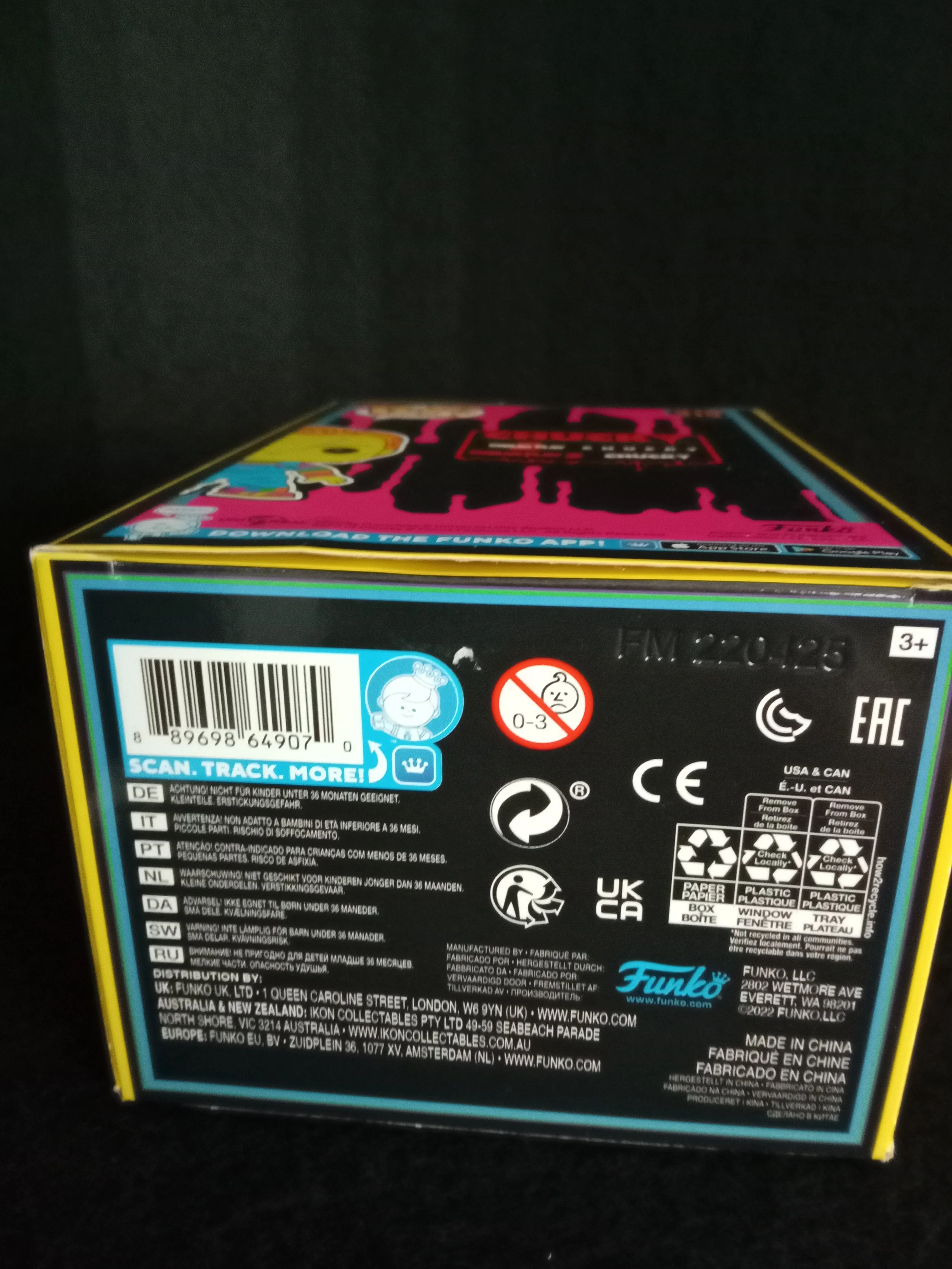 Chucky 315 - Blacklight - 6 - Funko Pop!.jpg