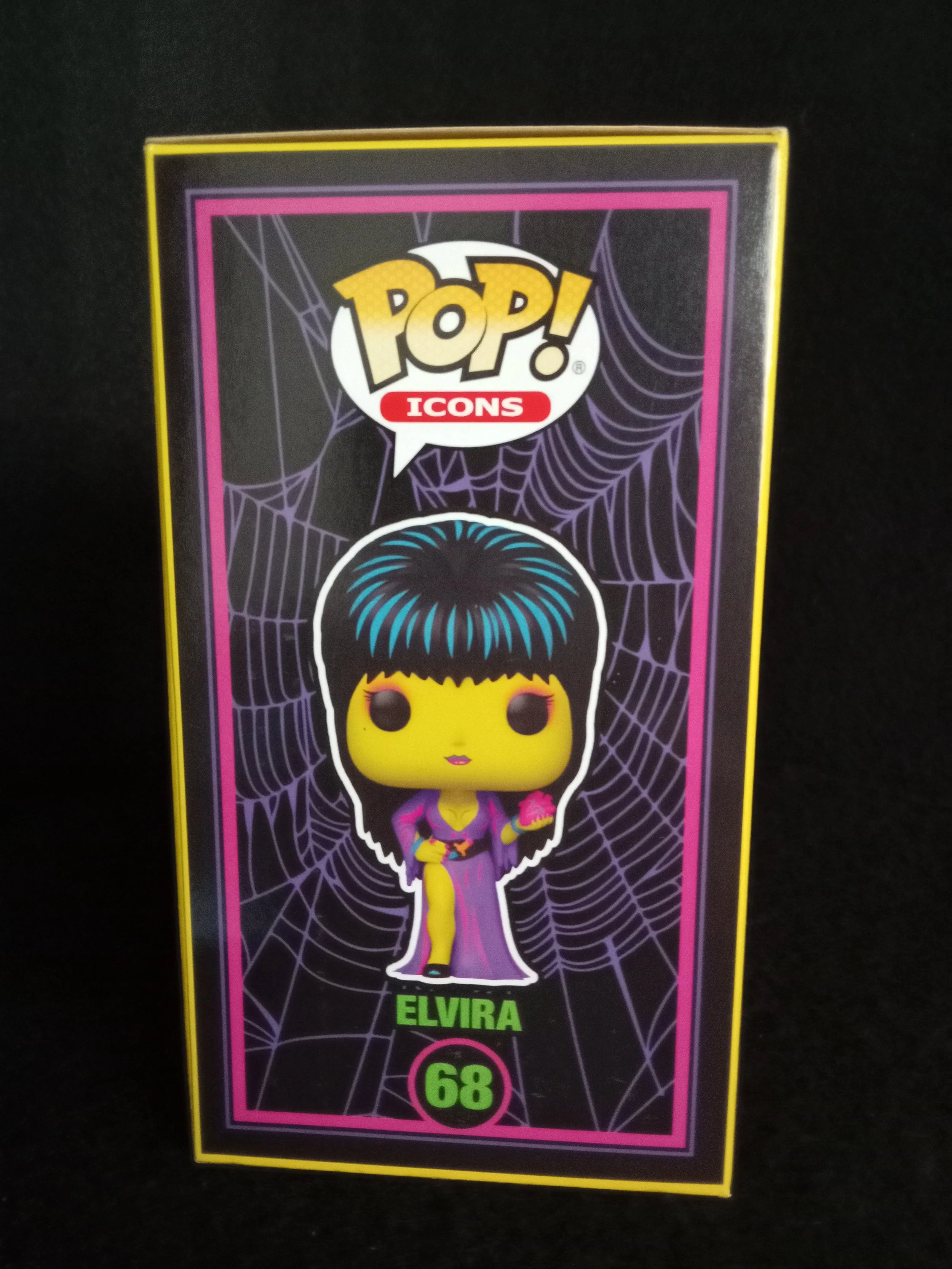 Elvira 68 - Blacklight - 4 - Funko Pop!.jpg