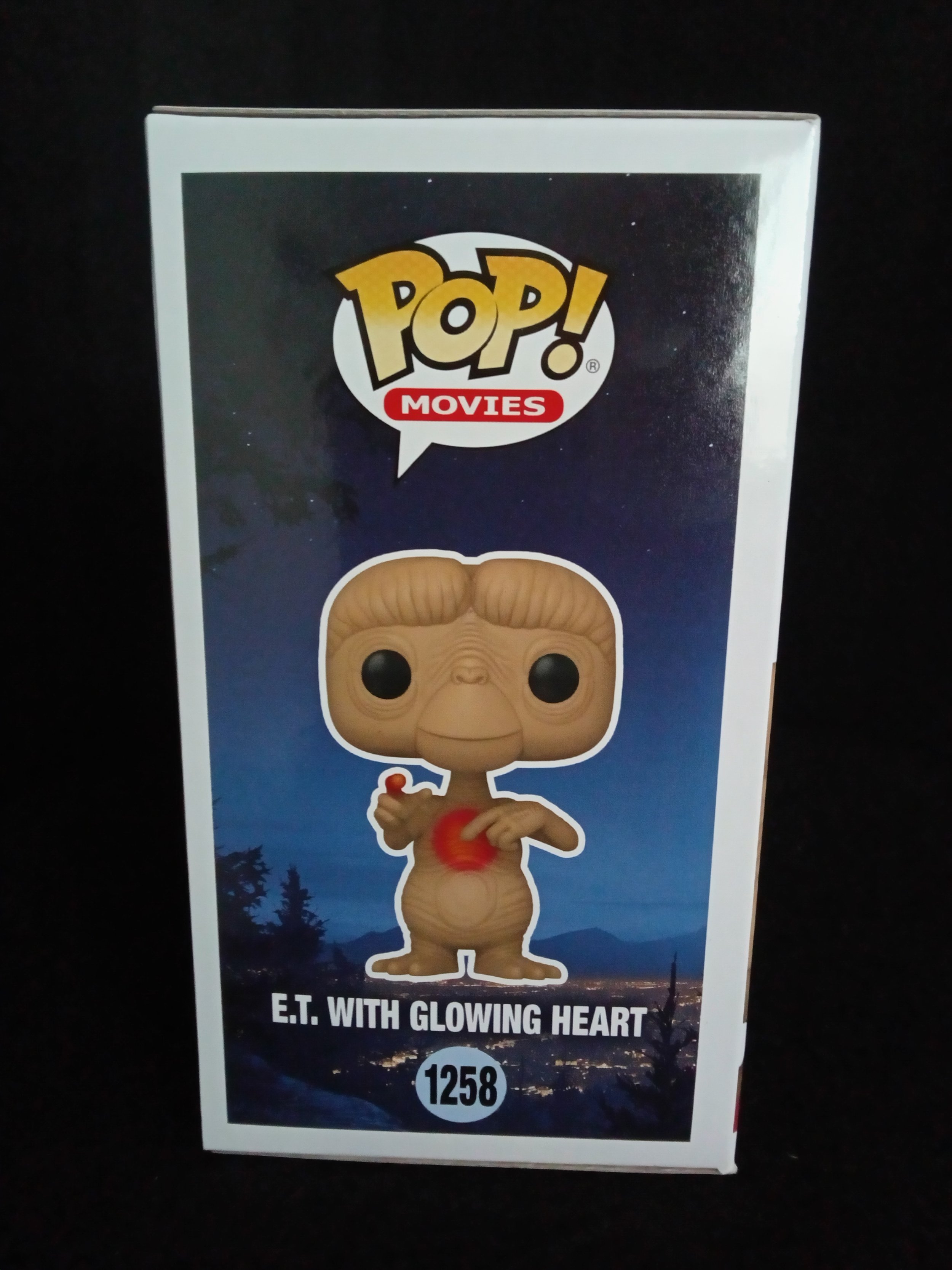 E.T. with Glowing Heart 1258 - Right - Funko Pop!.jpg