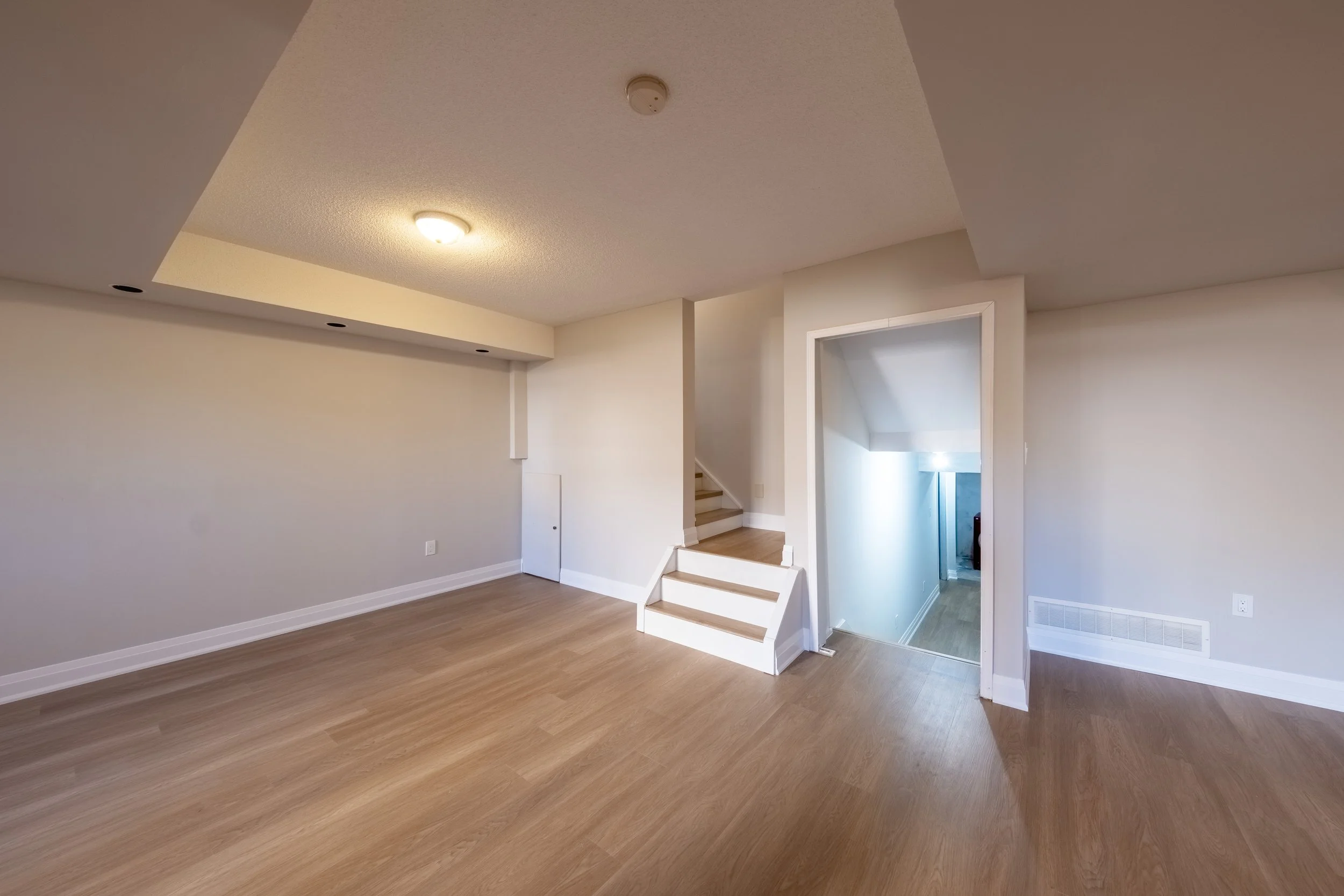 REAL ESTATE                                                                            (PHOTOGRAPHY)