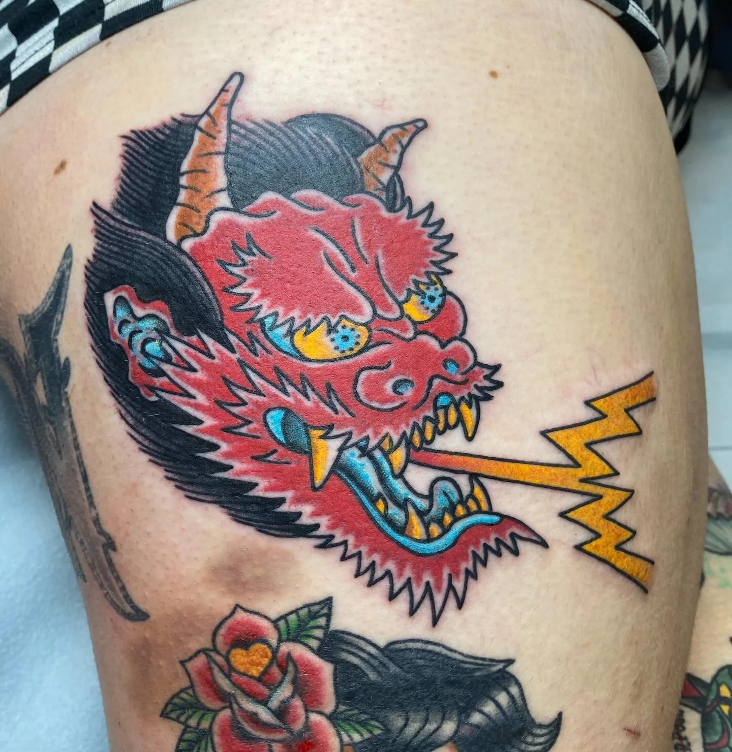 Raijiin on @angietignerhair_pmu also had the chance to touch up a lady I made for her. @thickasthievestattoo #raijiin #traditionaljapanesetattoo #traditionaltattooflash #denvertattoo