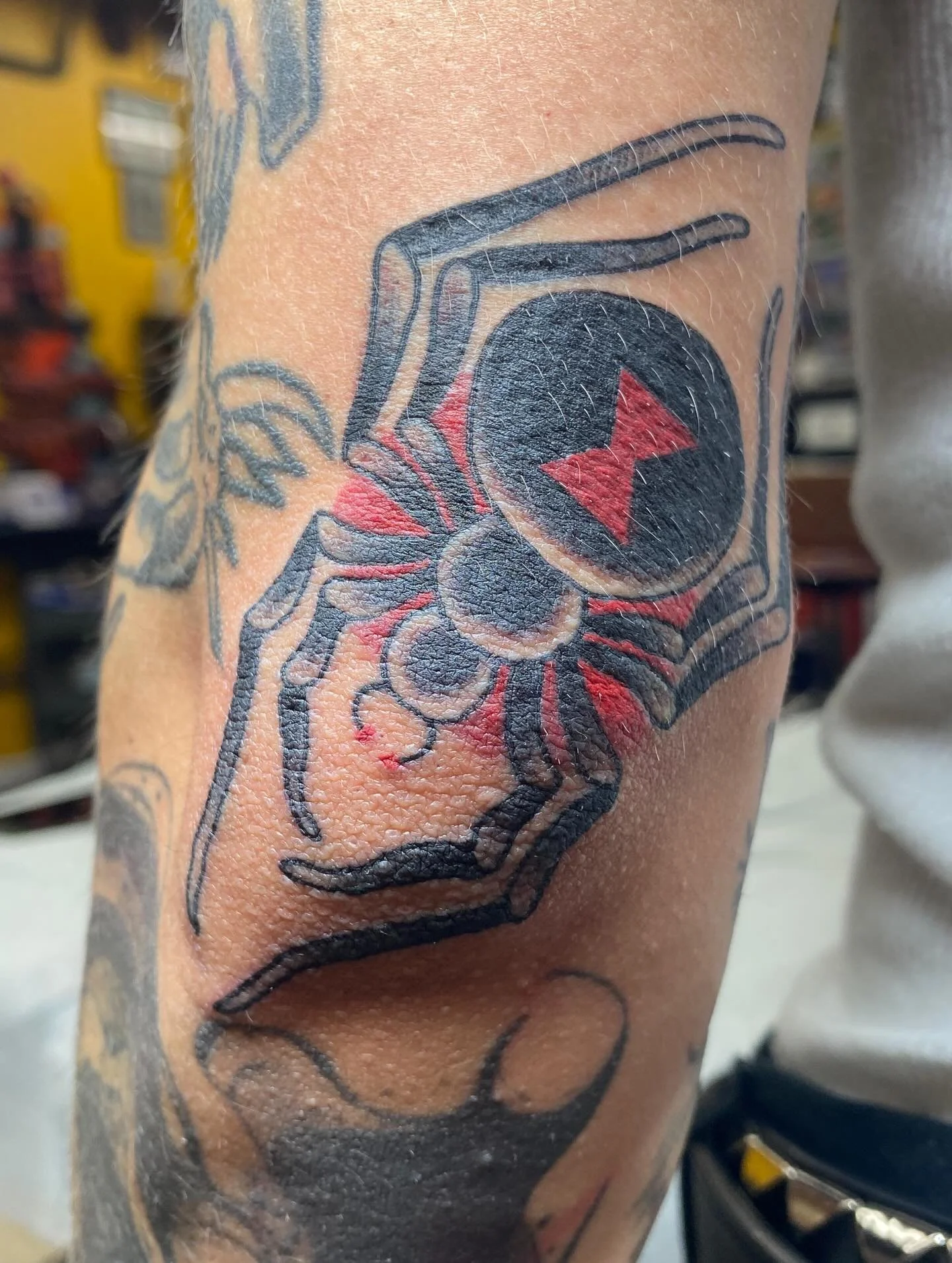 Made this black widow for @vantamuerte @thickasthievestattoo #taditionaltattoo #blackwidowtattoo  #denvertattooartist #tattoo #spidertattoo