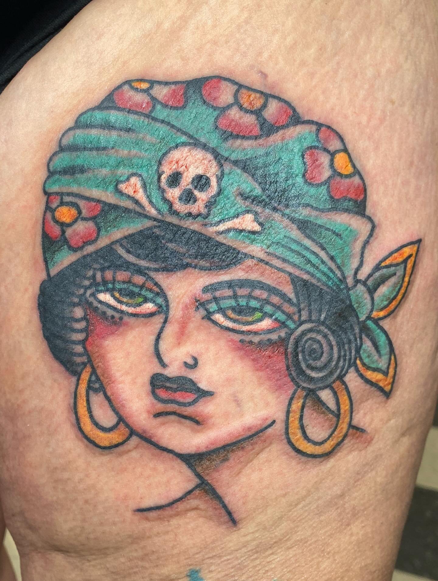 Lady head for @gigijonez2008 ❤️ @thickasthievestattoo  #ladyheadtattoo #traditionaltattoos #denvertattoo