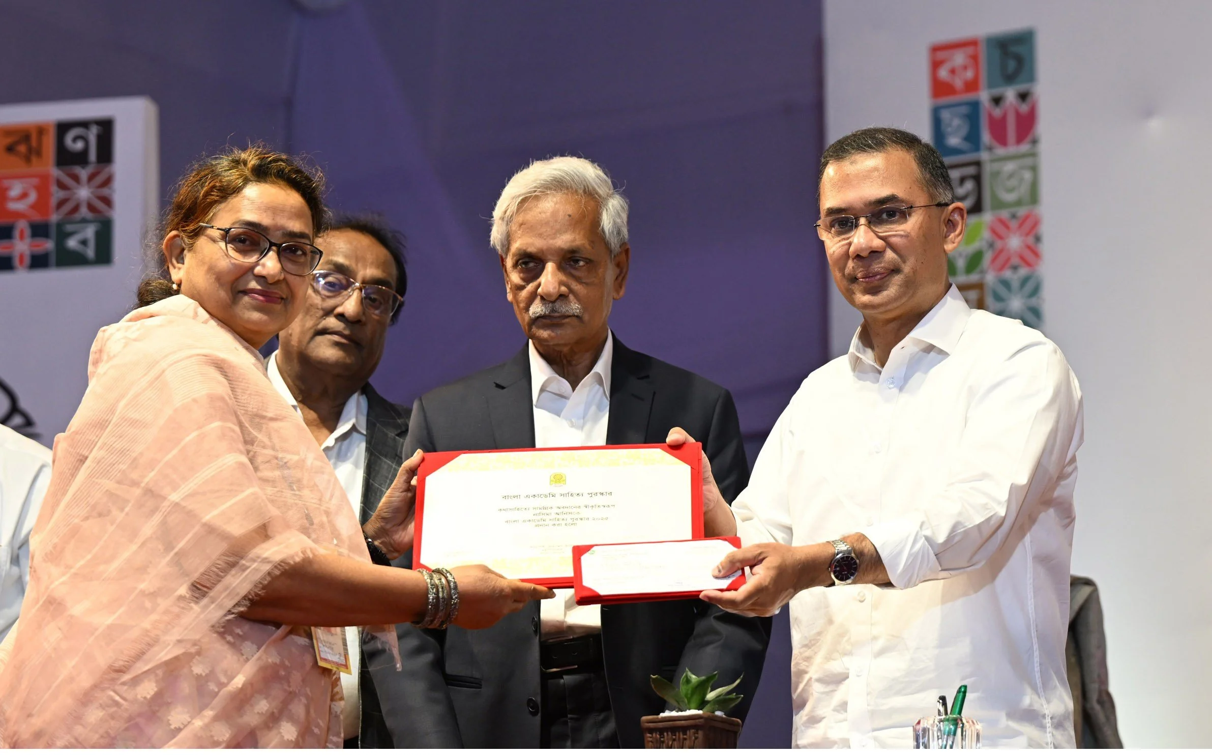 একুশে পদক ২০২৬ প্রদান: ববিতা ও আইয়ুব বাচ্চুসহ গুণীজনদের সম্মাননা জানালেন প্রধানমন্ত্রী