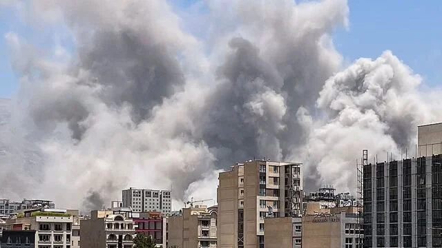 ইরানে আমেরিকা ও ইসরায়েলের ভয়াবহ বিমান হামলা: ‘অপারেশন এপিক ফিউরি’ শুরু