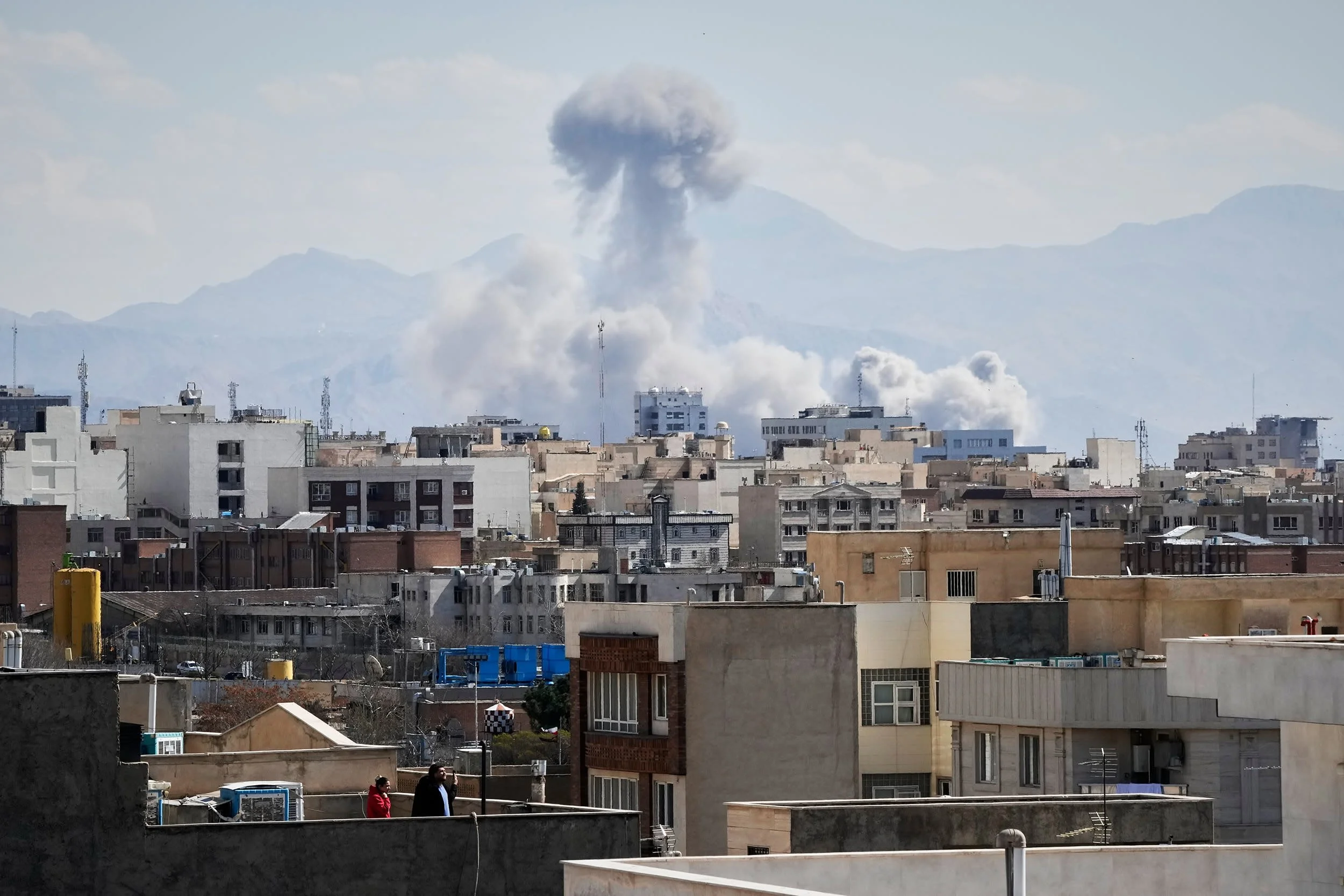 ইরানের ক্ষেপণাস্ত্র হামলায় আরব আমিরাত ও কুয়েতে বাংলাদেশীসহ হতাহত ৪