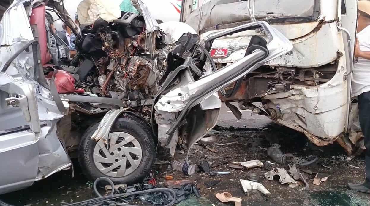 বাগেরহাটে মর্মান্তিক সড়ক দুর্ঘটনা: বিএনপি নেতাসহ ১৪ জন নিহত, প্রতিমন্ত্রীর শোক