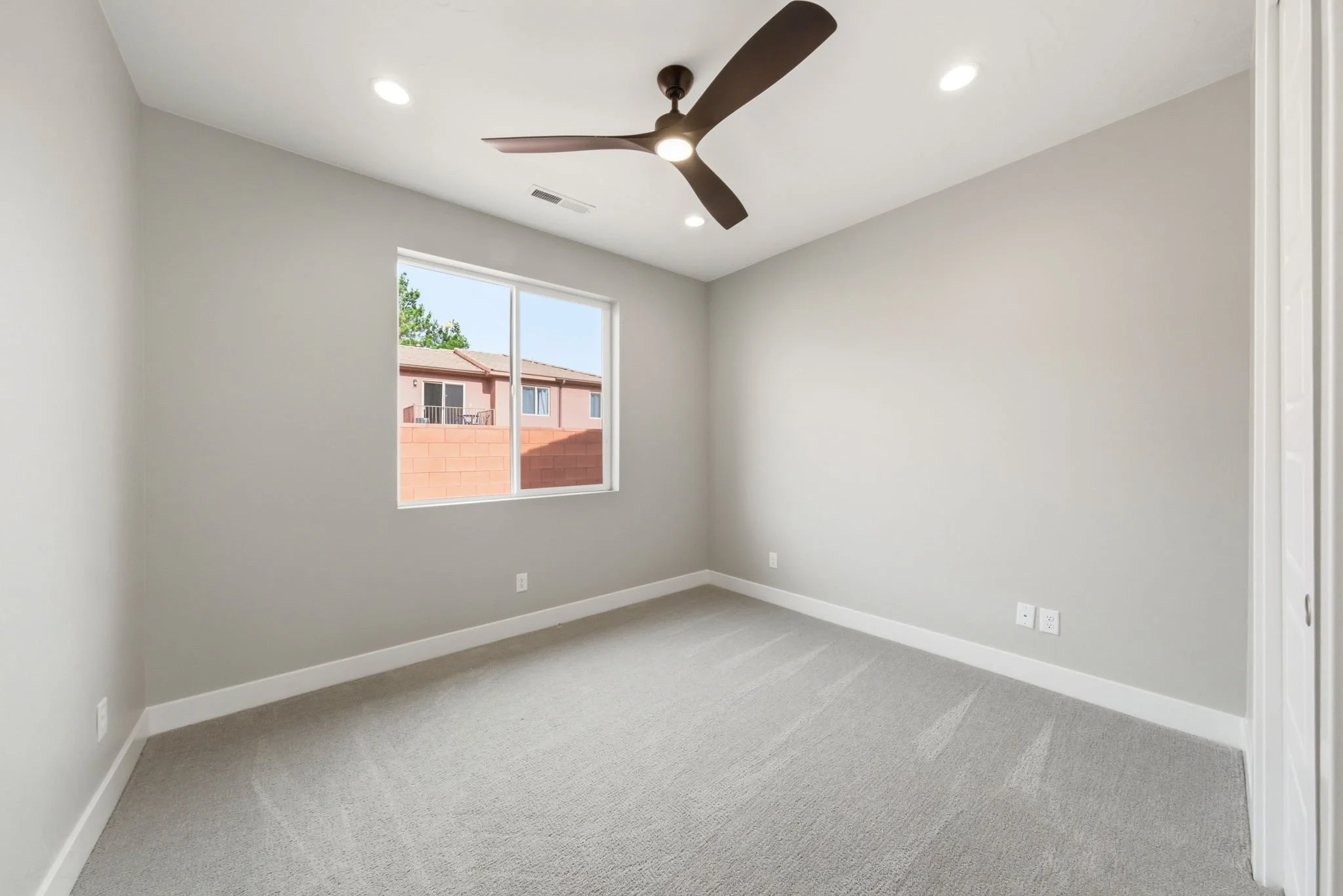 22-web-or-mls-232LADERALN-AQC-22.jpg