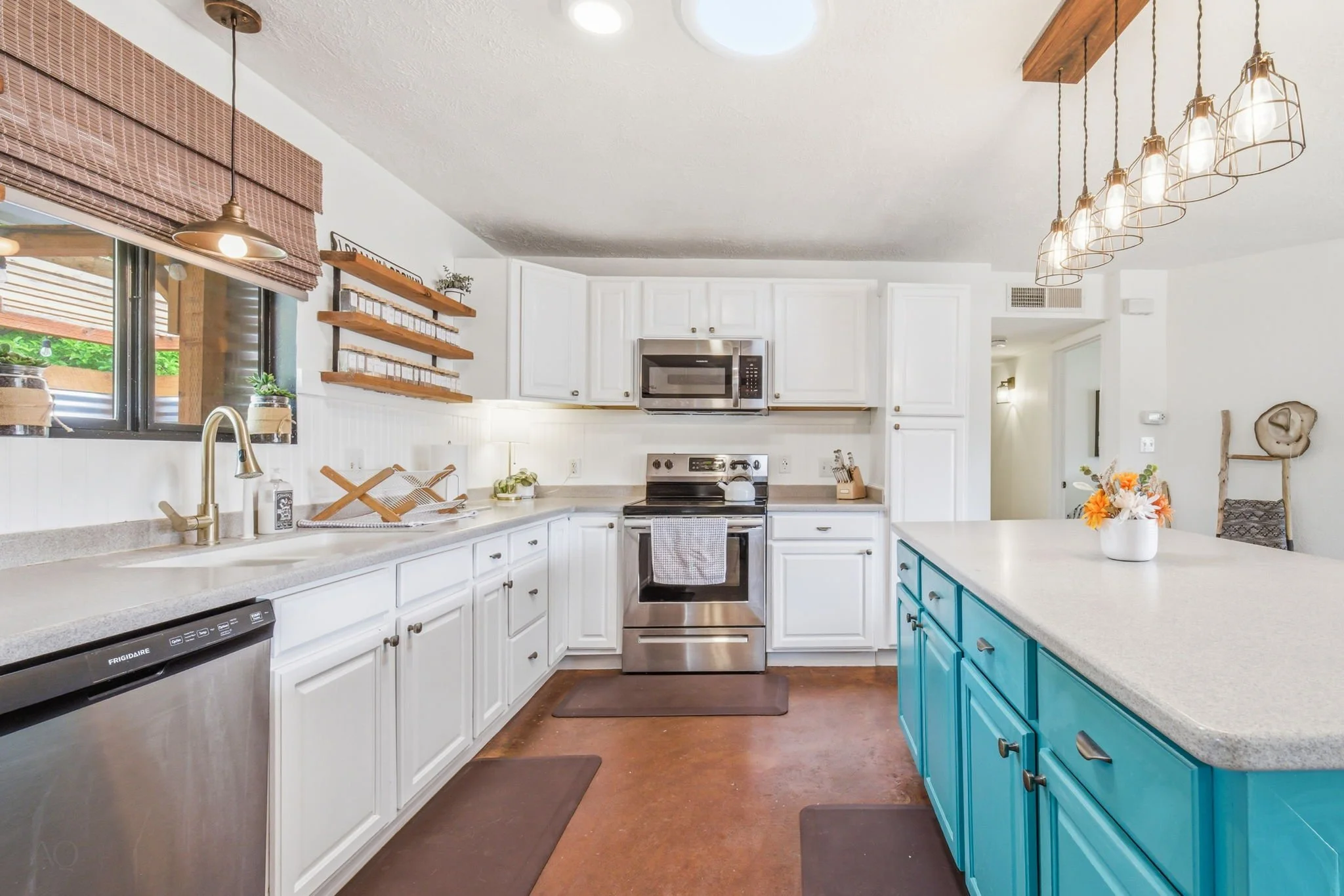 11-web-or-mls-373S100W-AQC-10.jpg