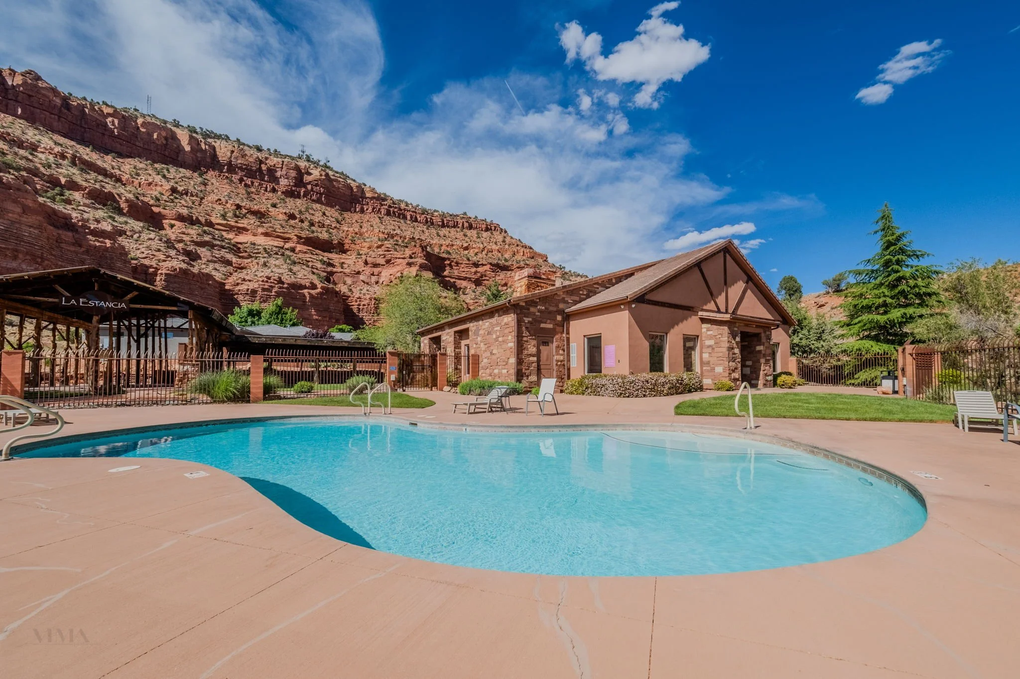 70-web-or-mls-TheOakGrove-VIMAProductions-136.jpg