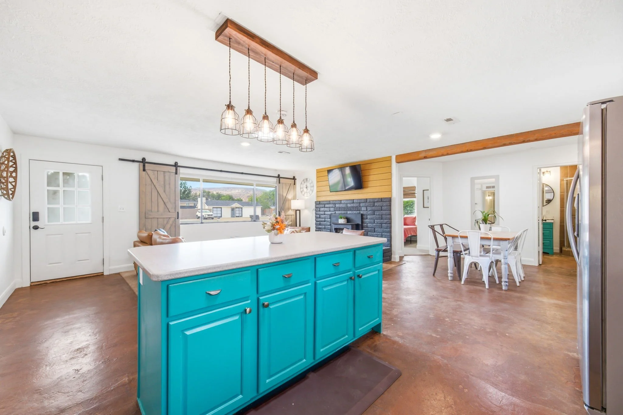 5-web-or-mls-373S100W-AQC-4.jpg