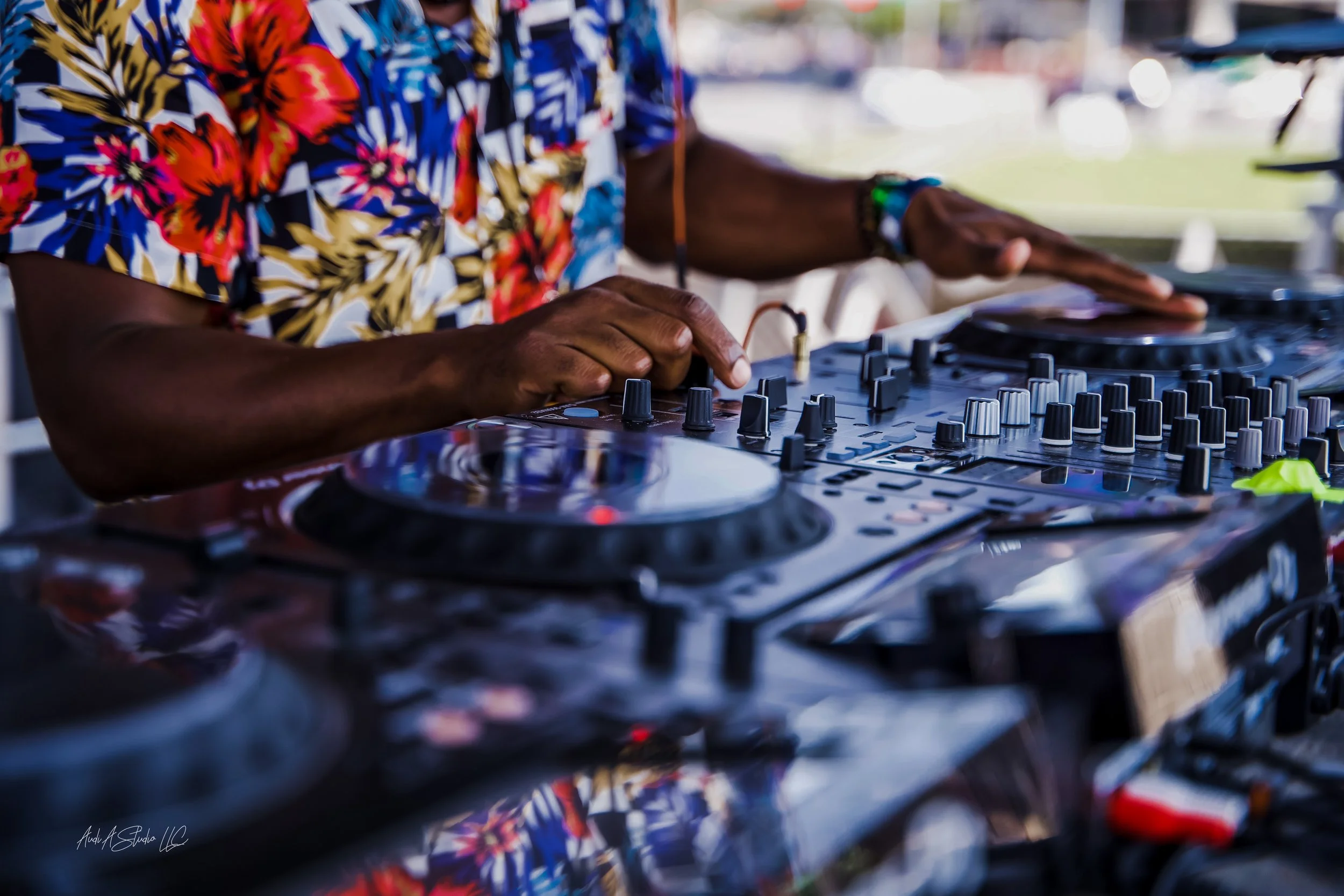 ARTIST & DJ + Rezi Musician 3-hour set | U.S