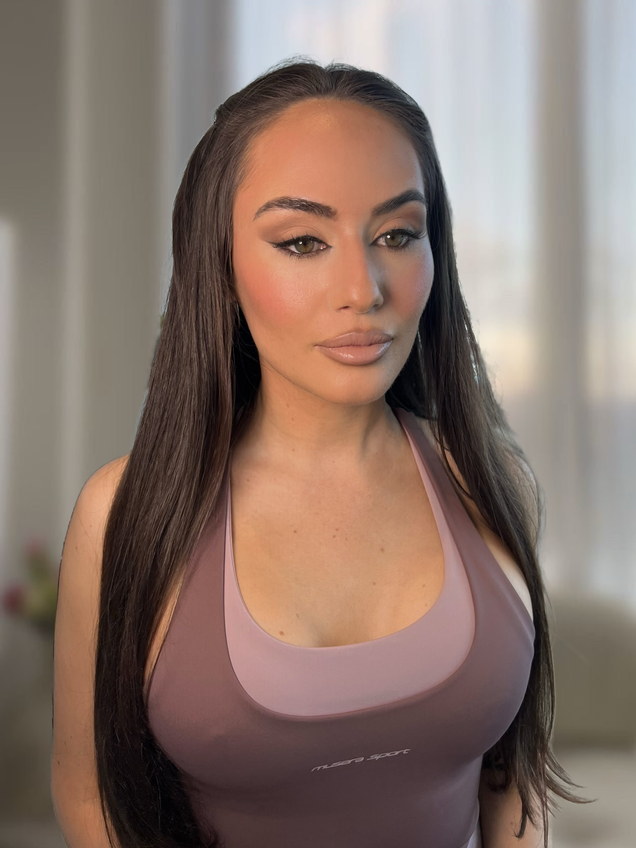 Client with tailored soft glam makeup by Makeup by Anastasia, Melbourne mobile makeup artist