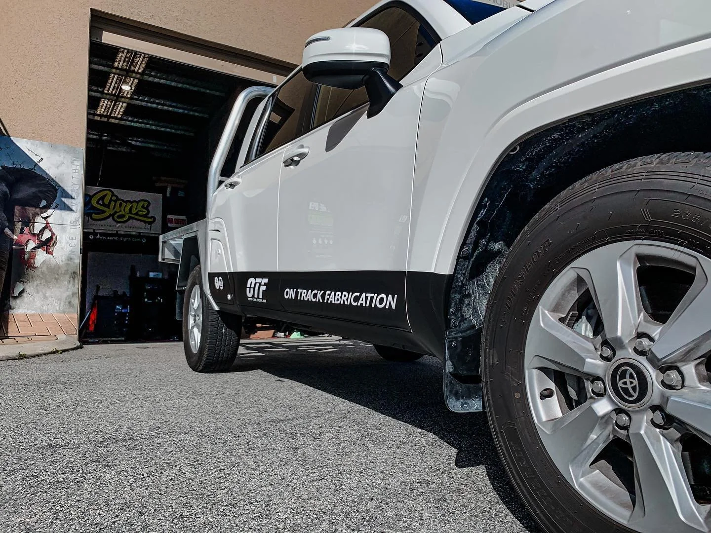 Hows this! WA&rsquo;s first chopped 300 Series Land Cruiser with a 600mm chassis extension by @ontrackfabrication_otf4x4 
Applied a Matte Black touch to the lower body topped off with some official branding white vinyl. Awesome car guys thanks for br