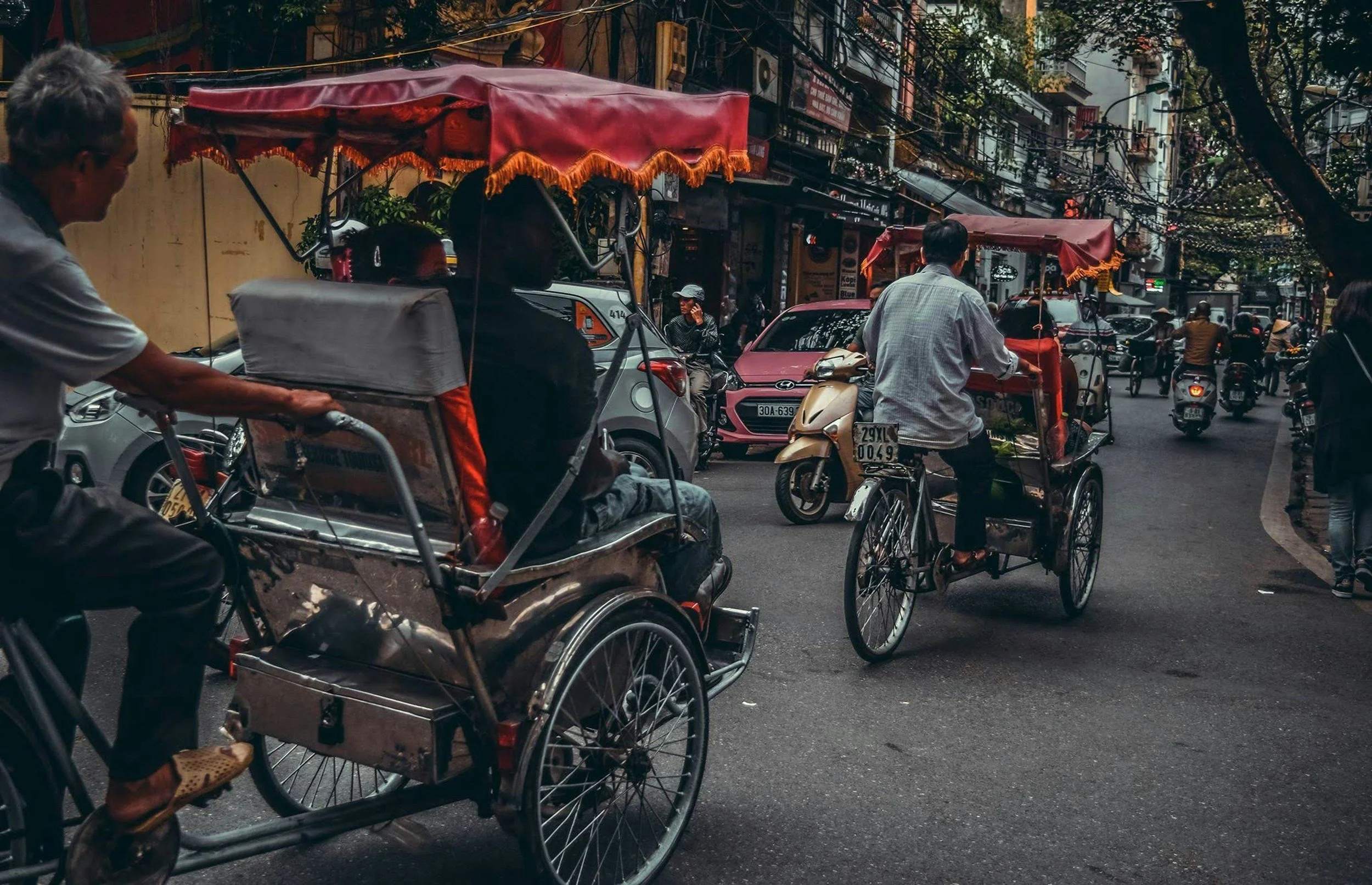 Vista di una strada cittadina a Hanoi Vietnam