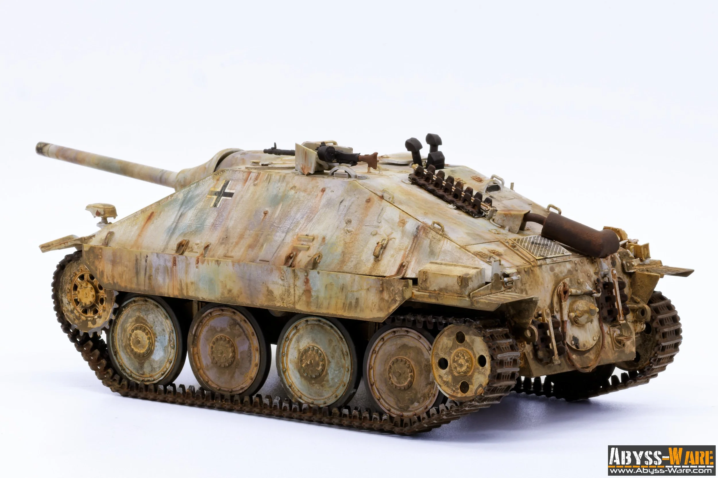 Jagdpanzer 38 (t) HETZER - TAKOM 2172X Scale model. Scale 1/35 - Winter camo version