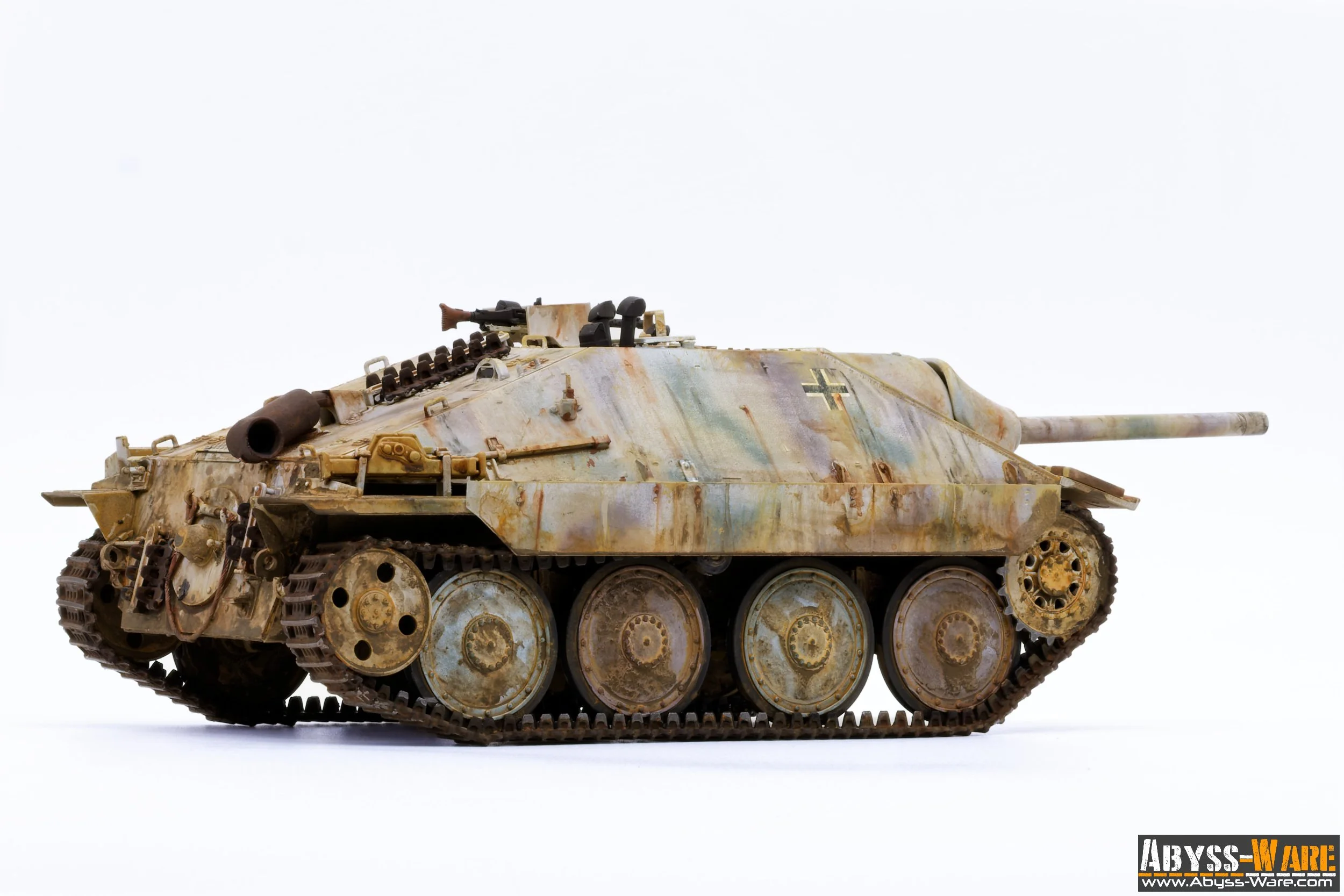 Jagdpanzer 38 (t) HETZER - TAKOM 2172X Scale model. Scale 1/35 - Winter camo version
