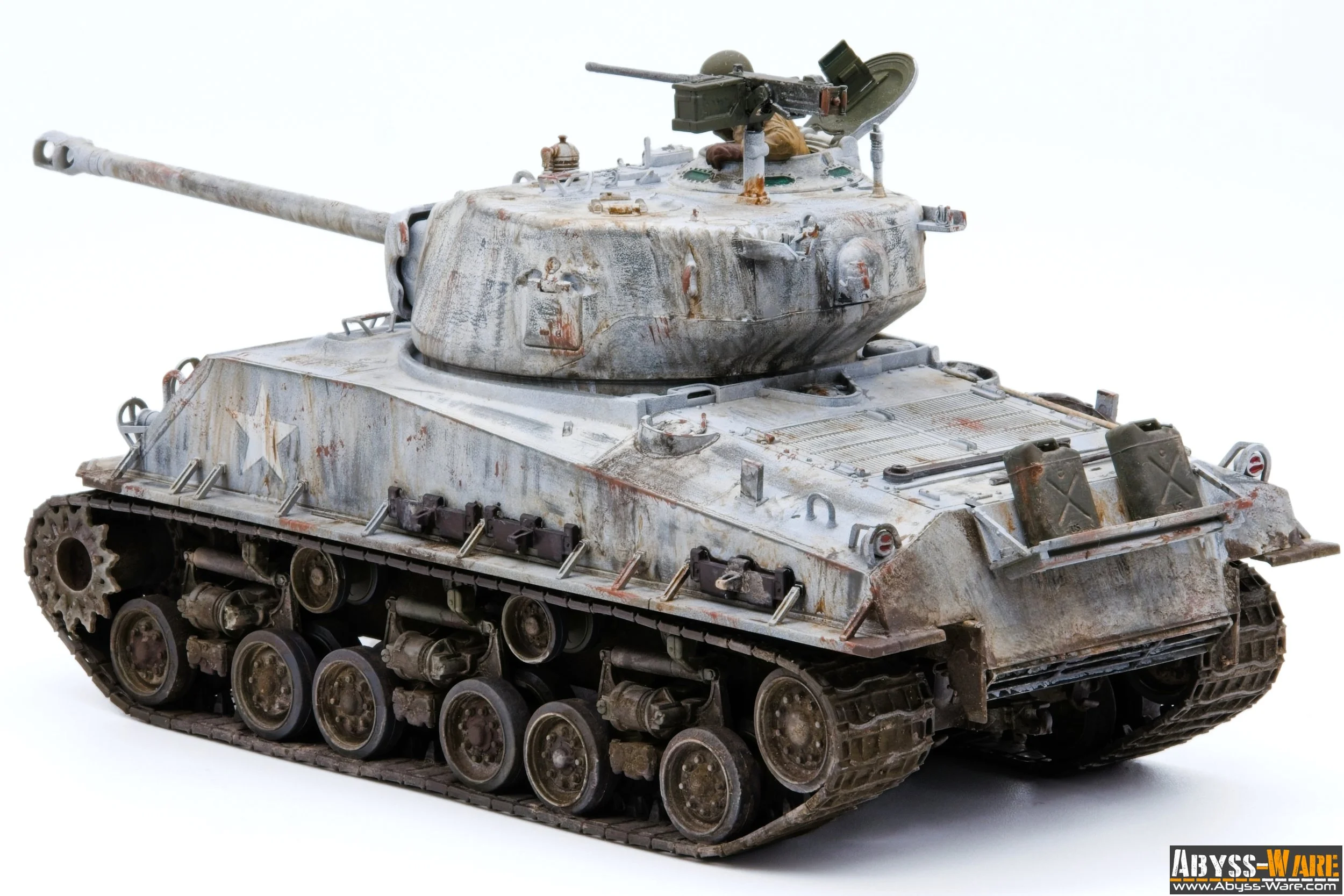 Model of a weathered, battle-worn US Army tank with rust and dirt, featuring a long barrel, machine gun on top, and tracked wheels.