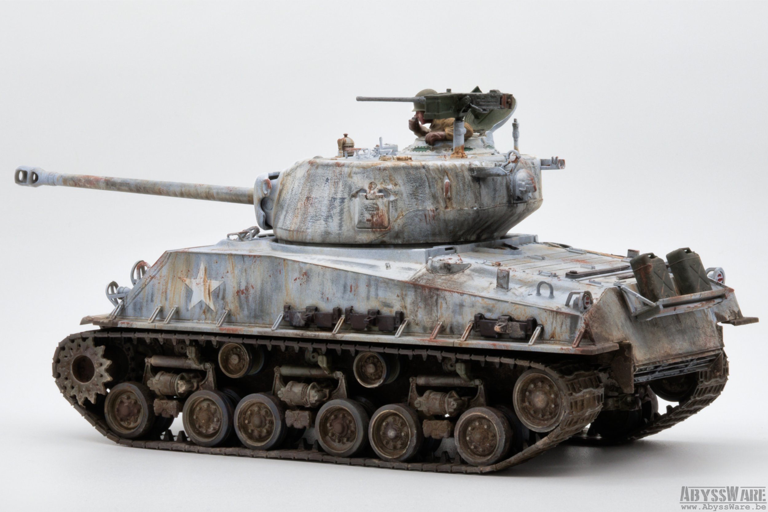 Model of a weathered military tank with a long barrel and detailed tracks, set against a plain background.