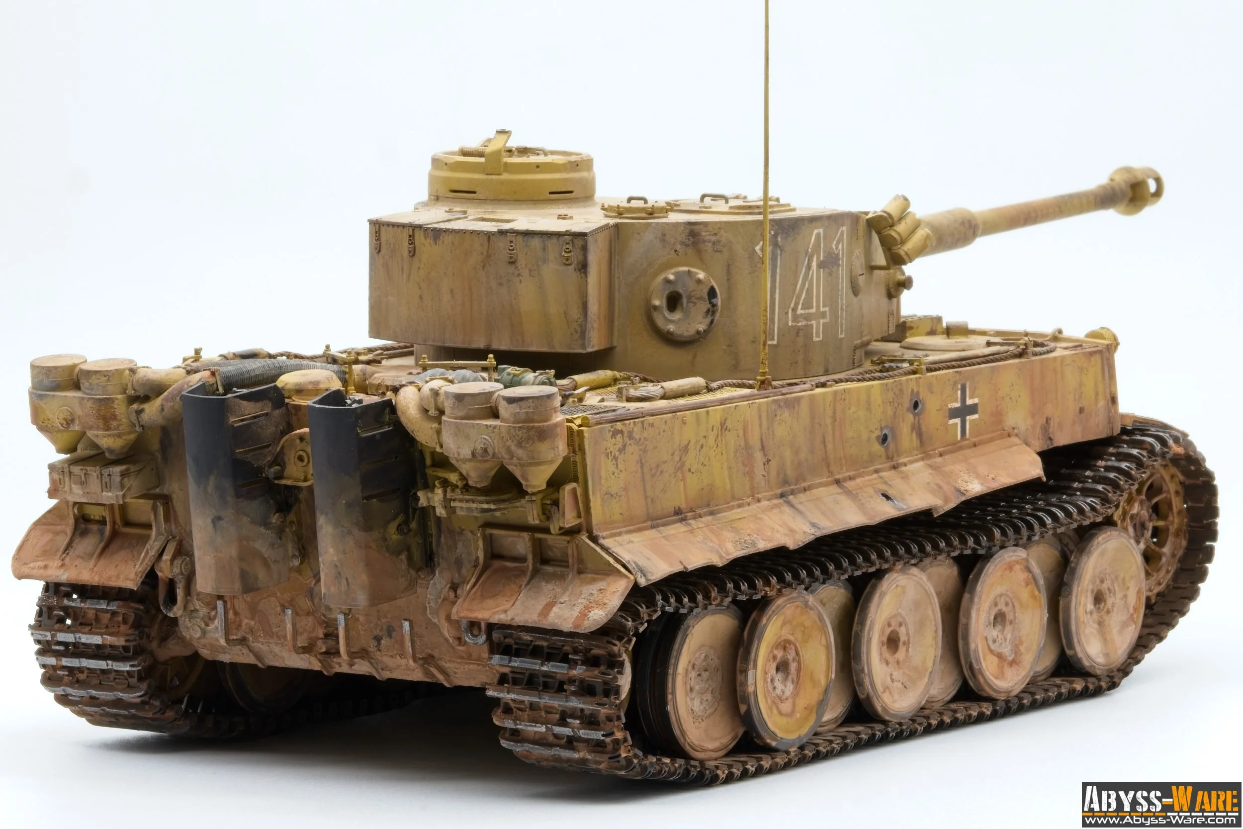 A model of a German World War II tank with camouflage paint, displaying the turret, gun barrel, tracks, and wheels.