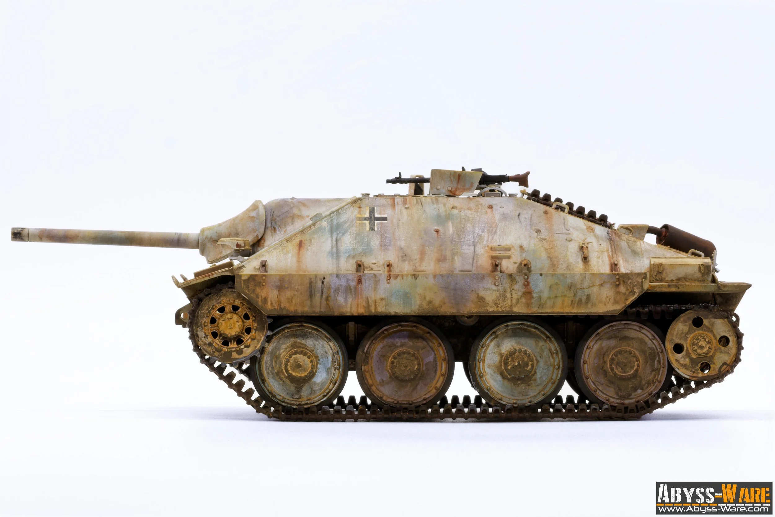 Jagdpanzer 38 (t) HETZER - TAKOM 2172X Scale model. Scale 1/35 - Winter camo version