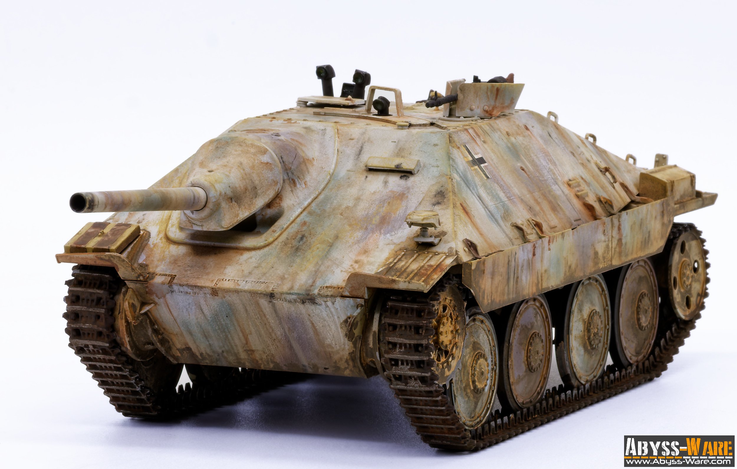 Jagdpanzer 38 (t) HETZER - TAKOM 2172X Scale model. Scale 1/35 - Winter camo version