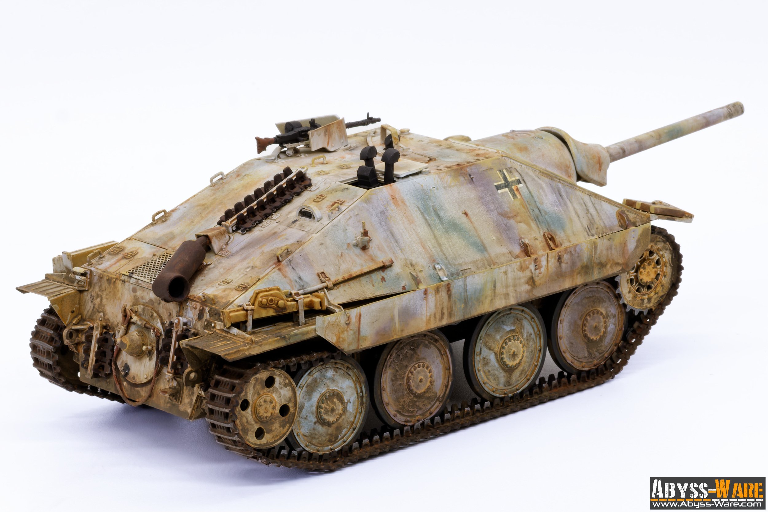 Jagdpanzer 38 (t) HETZER - TAKOM 2172X Scale model. Scale 1/35 - Winter camo version