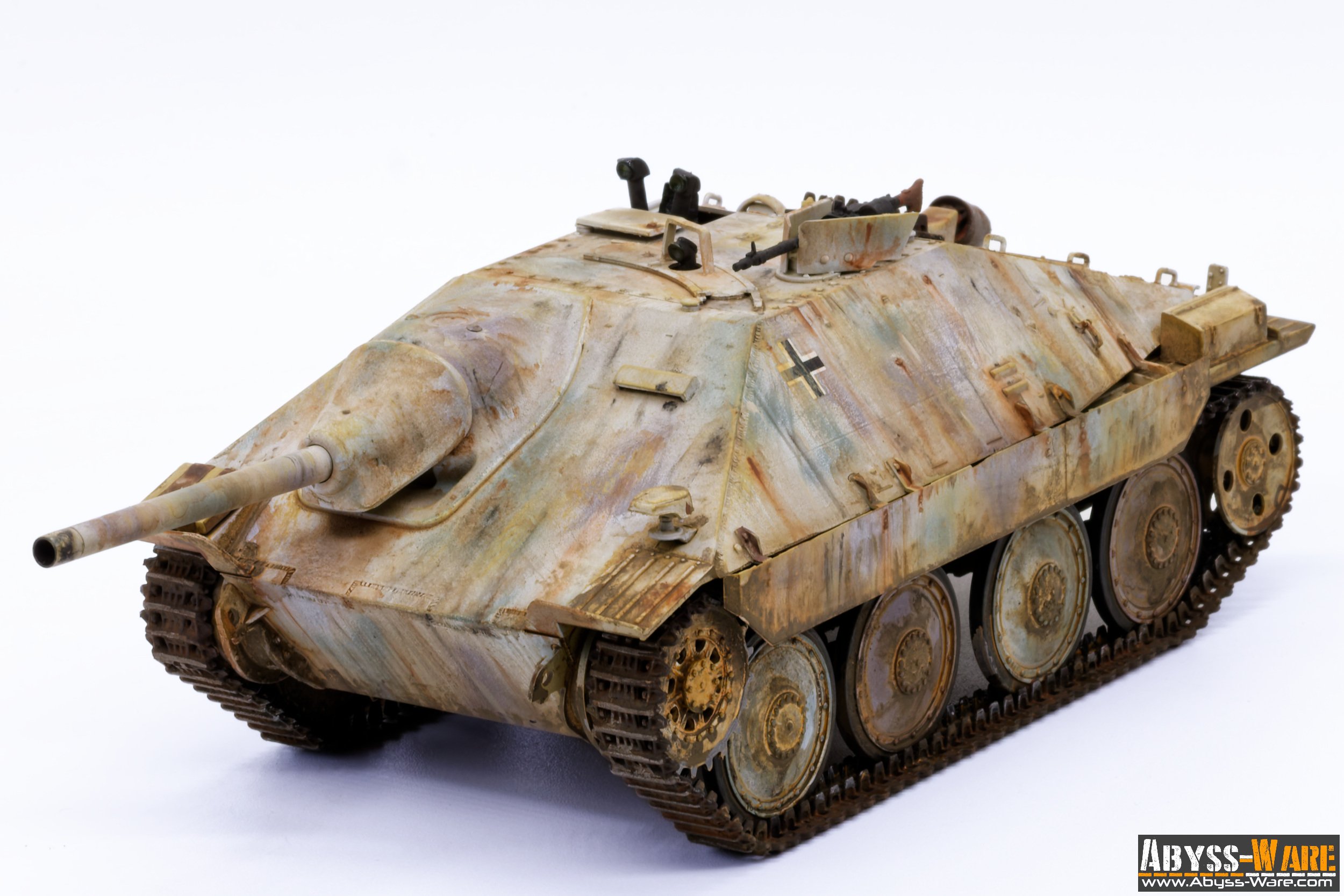 Jagdpanzer 38 (t) HETZER - TAKOM 2172X Scale model. Scale 1/35 - Winter camo version