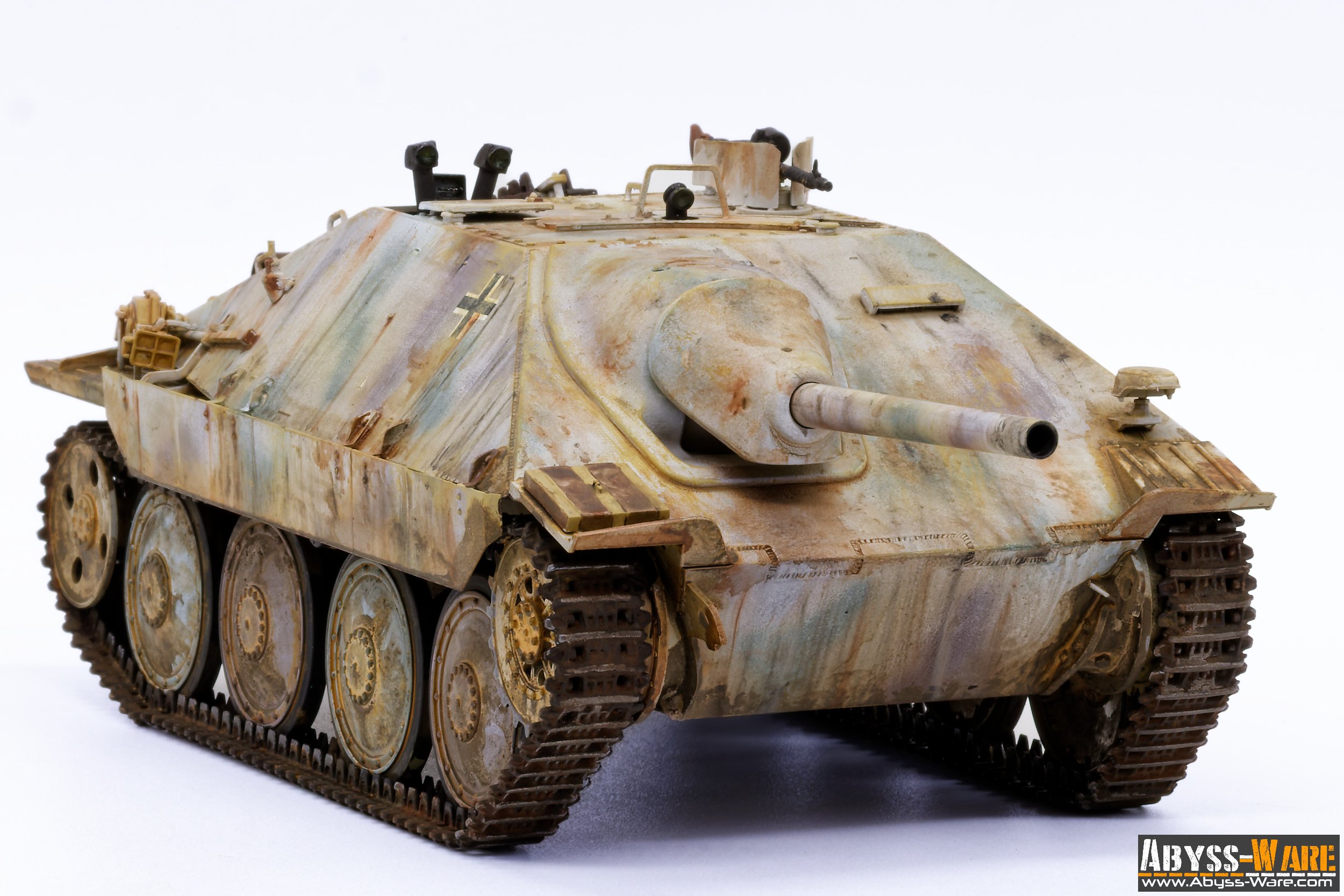 Jagdpanzer 38 (t) HETZER - TAKOM 2172X Scale model. Scale 1/35 - Winter camo version