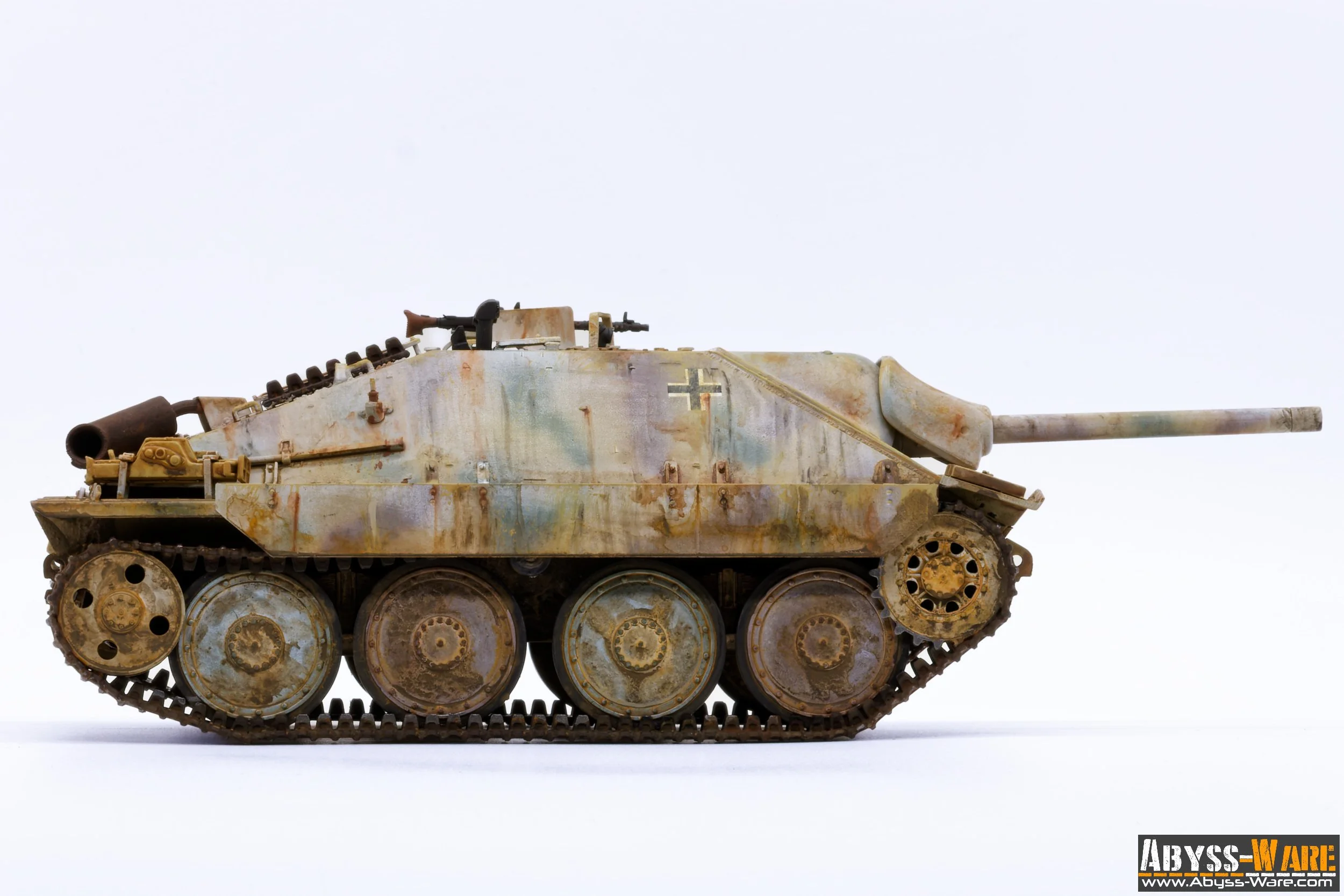 Jagdpanzer 38 (t) HETZER - TAKOM 2172X Scale model. Scale 1/35 - Winter camo version