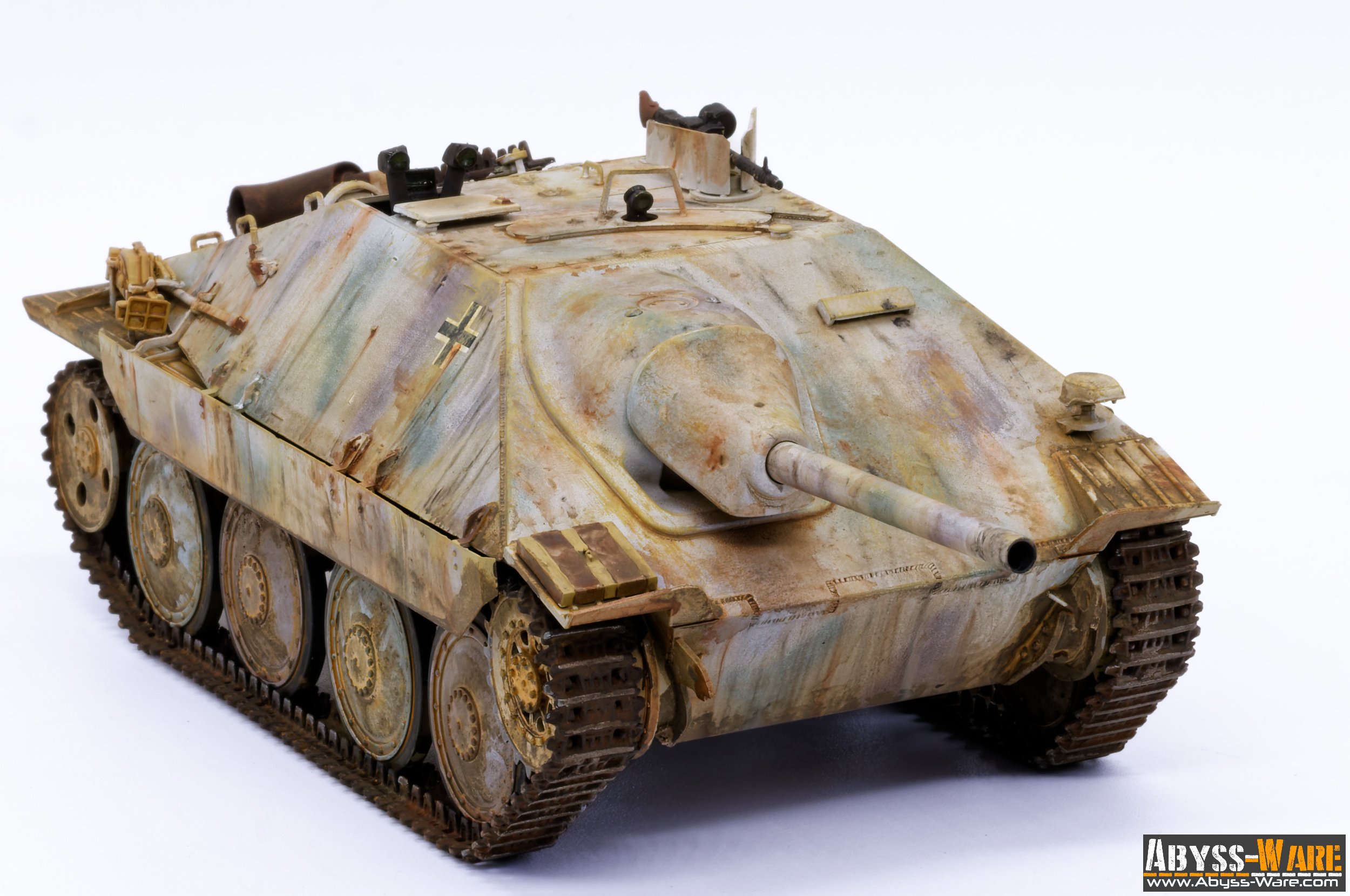 Jagdpanzer 38 (t) HETZER - TAKOM 2172X Scale model. Scale 1/35 - Winter camo version