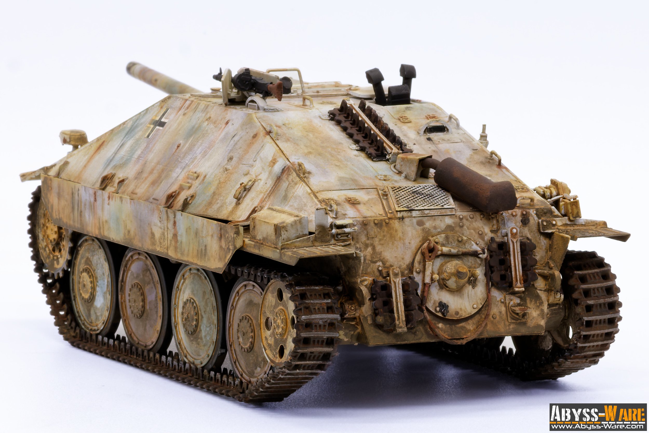 Jagdpanzer 38 (t) HETZER - TAKOM 2172X Scale model. Scale 1/35 - Winter camo version