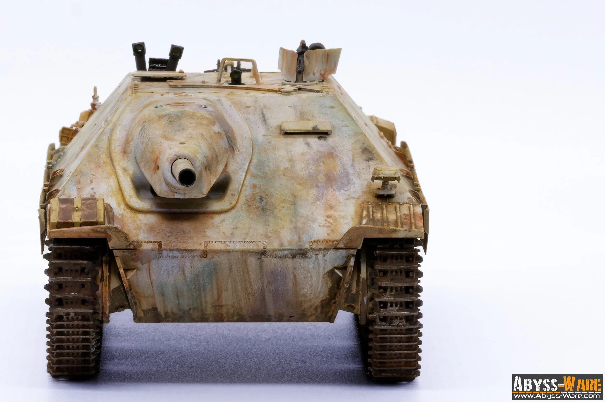 Jagdpanzer 38 (t) HETZER - TAKOM 2172X Scale model. Scale 1/35 - Winter camo version