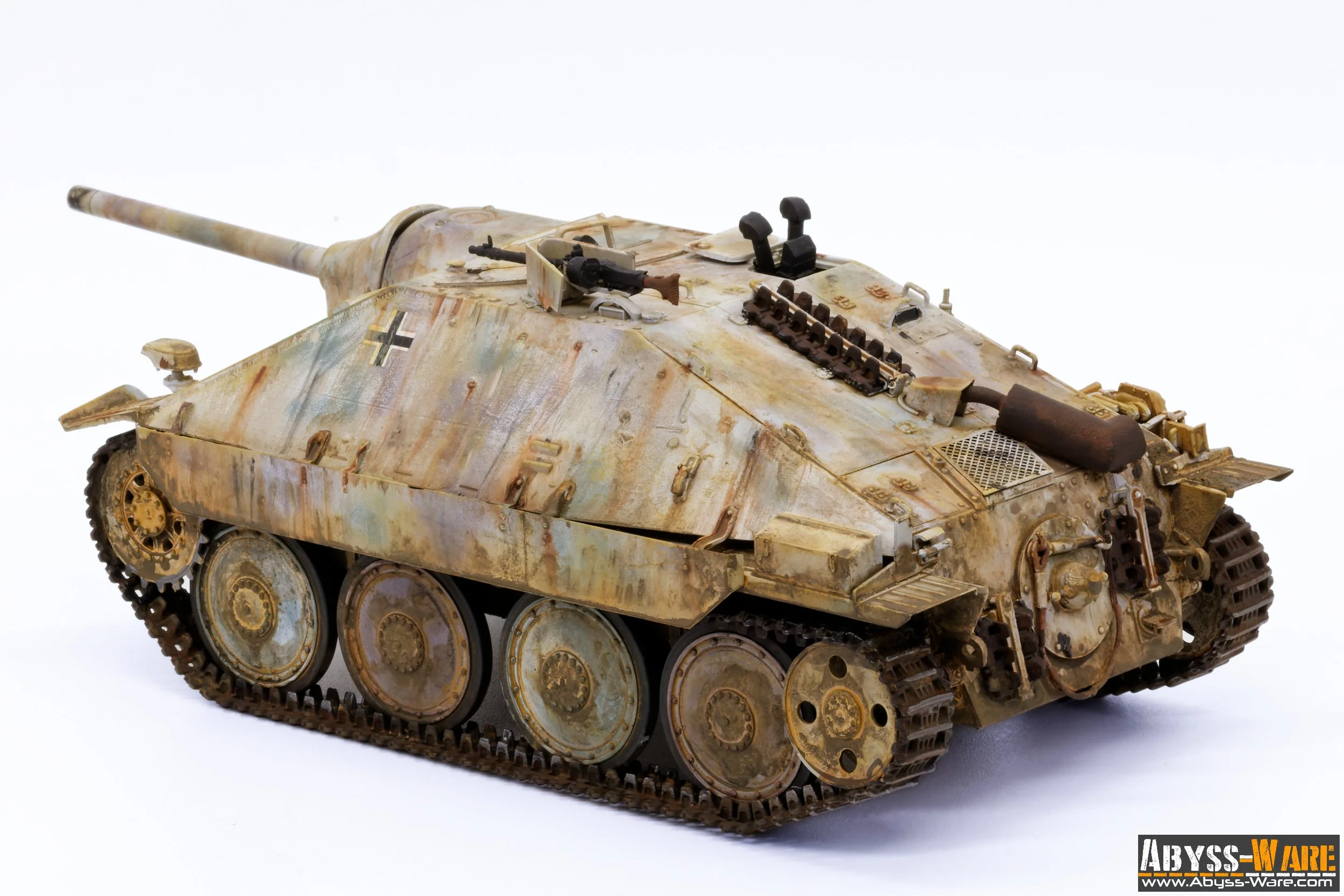 Jagdpanzer 38 (t) HETZER - TAKOM 2172X Scale model. Scale 1/35 - Winter camo version